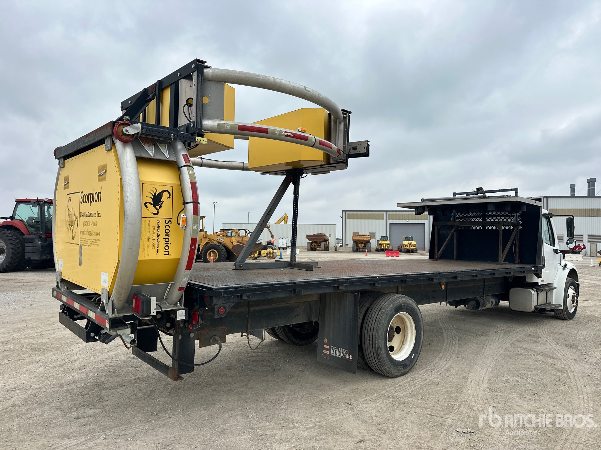 General Appearance with Foto, angolo anteriore sinistro