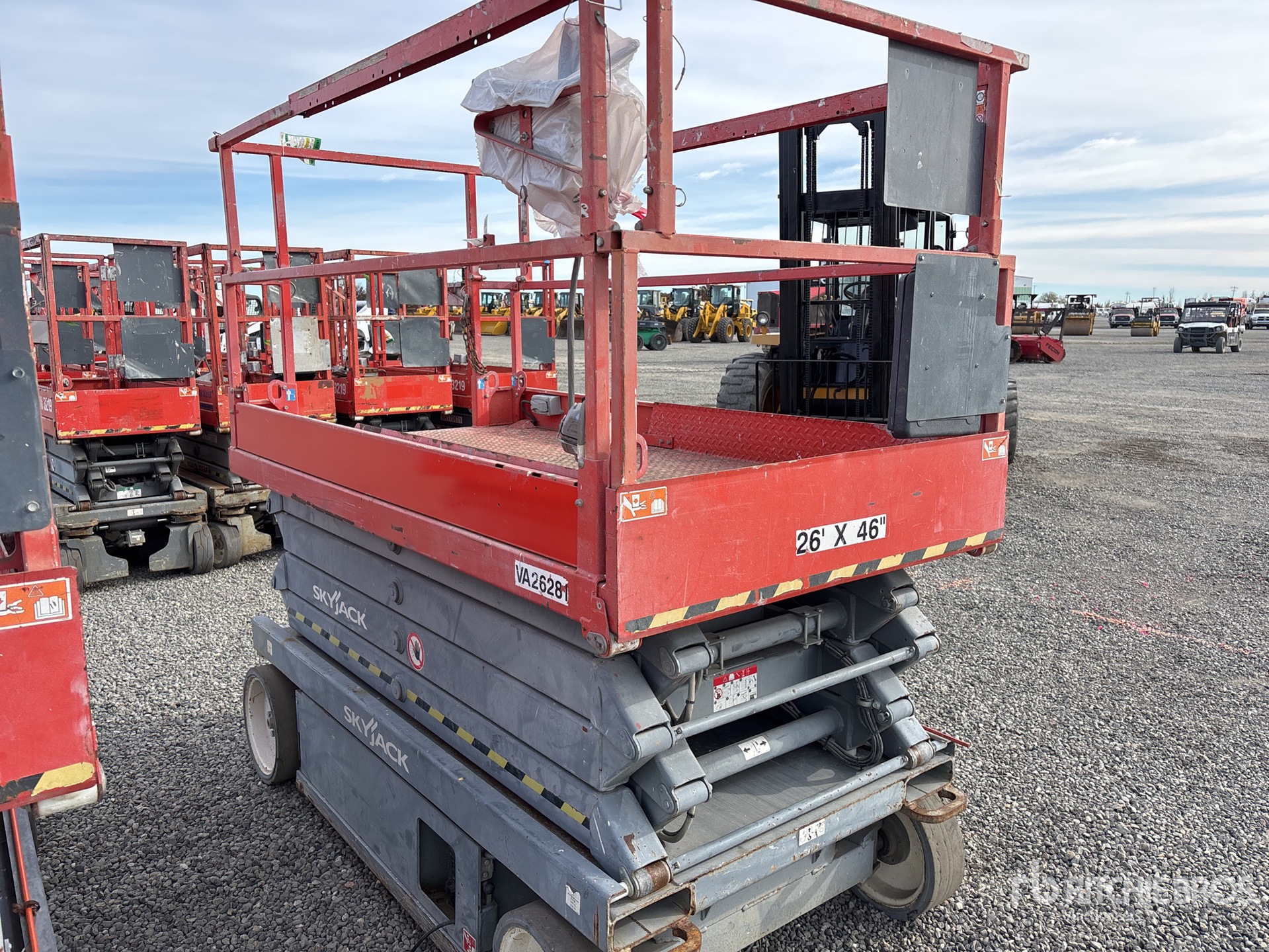 General Appearance with Picture, Right Front Corner