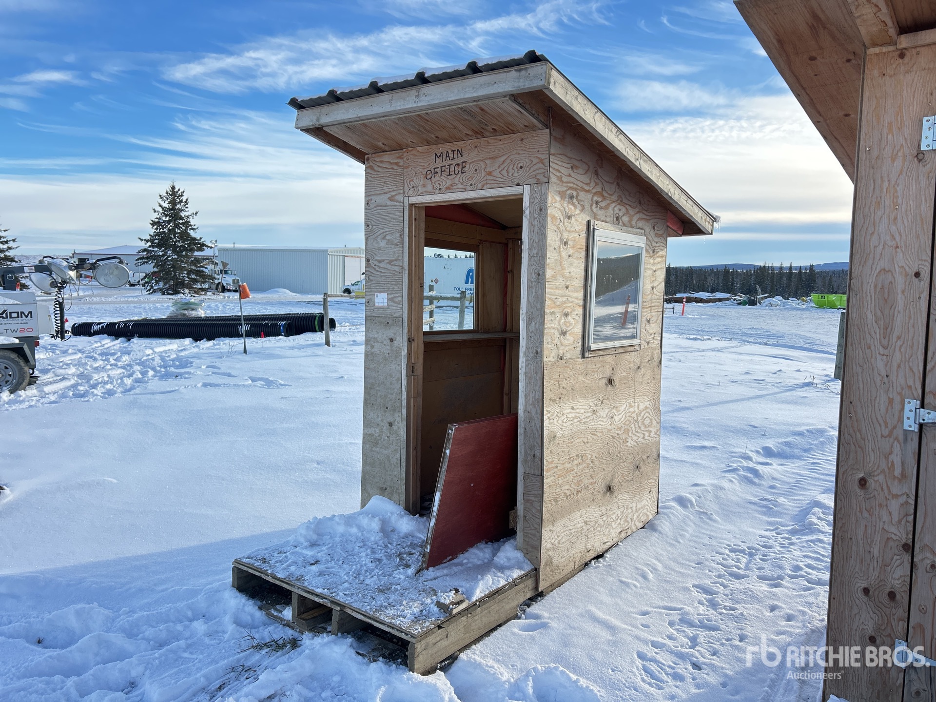 General Appearance with Picture, Left Front Corner