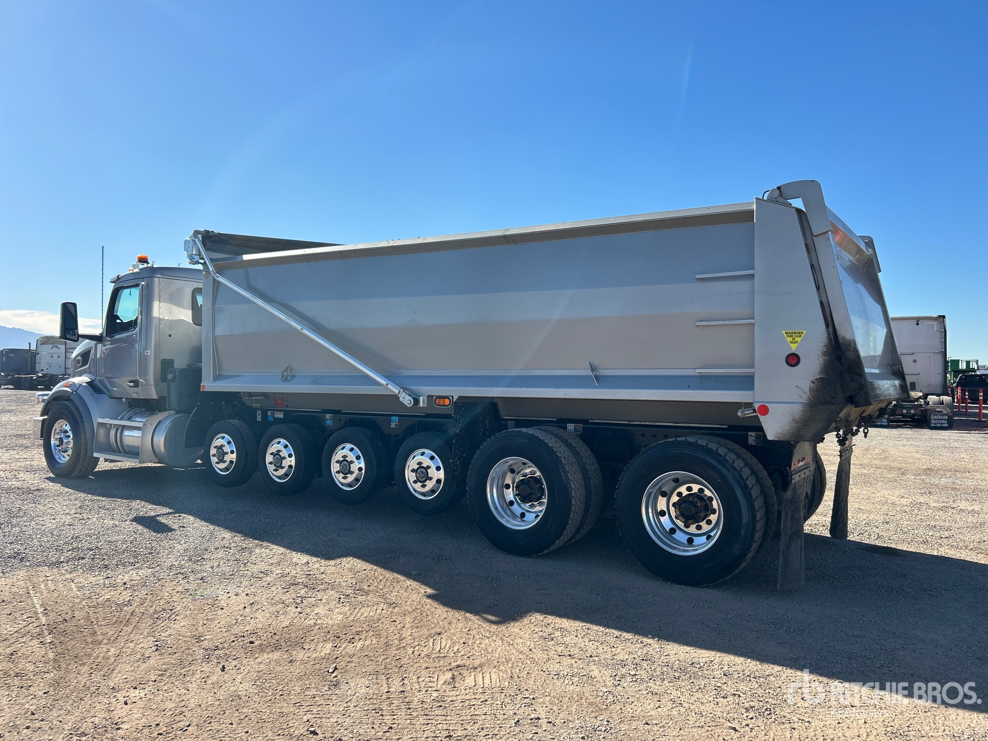 General Appearance with Foto, angolo posteriore sinistro