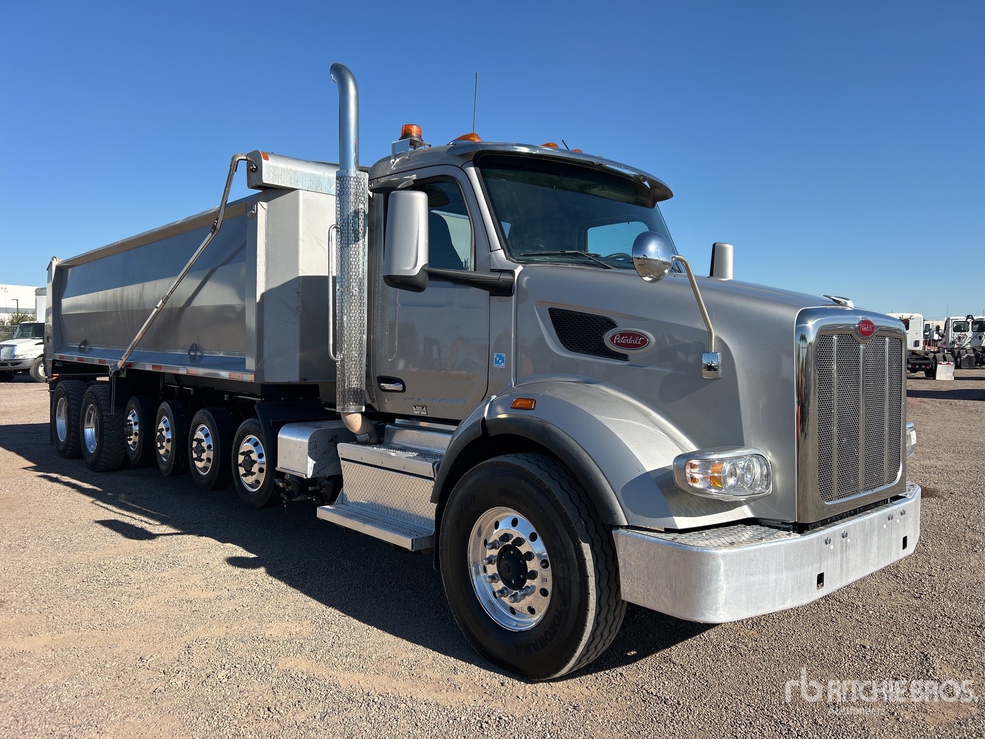 General Appearance with Bild, Ecke vorne rechts