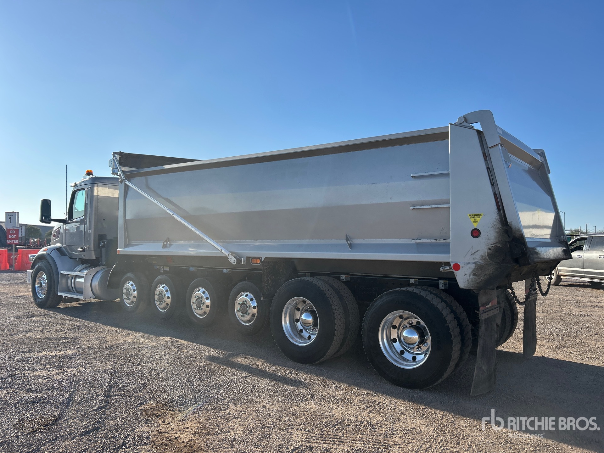 General Appearance with Foto, angolo posteriore sinistro