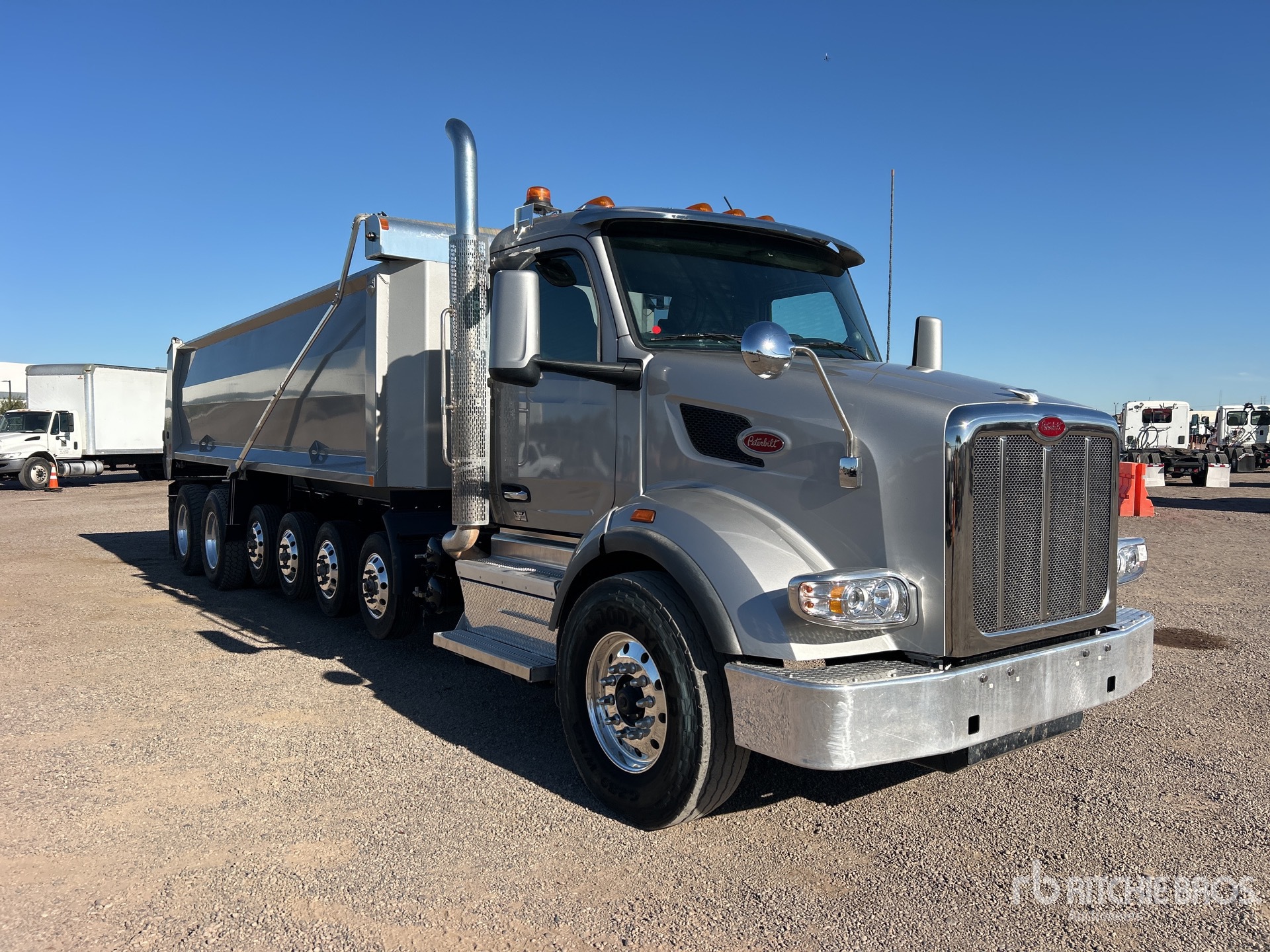 General Appearance with Bild, Ecke vorne rechts