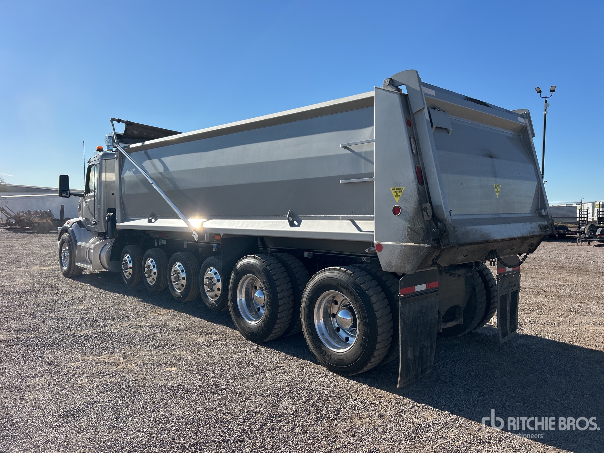 General Appearance with Bild, Ecke hinten links