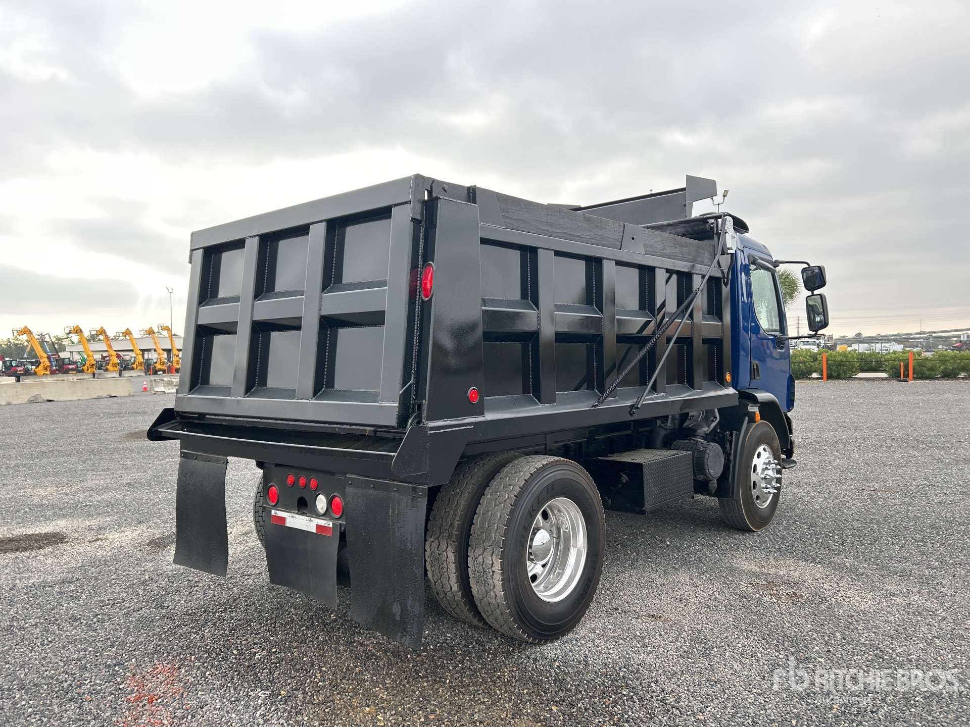 General Appearance with Bild, Ecke hinten rechts