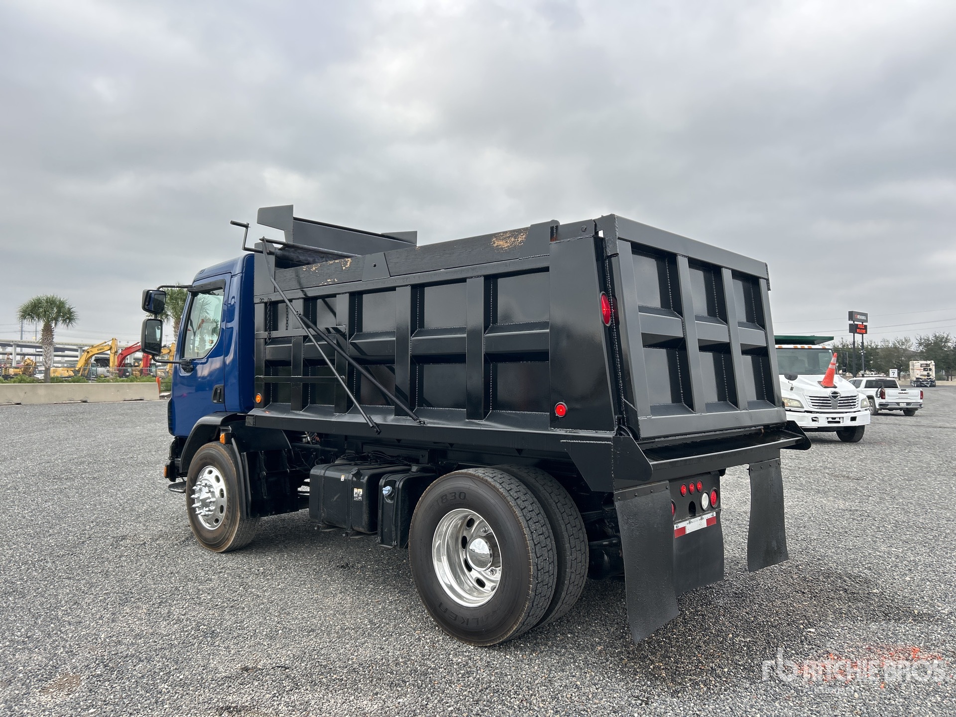 General Appearance with Bild, Ecke hinten links