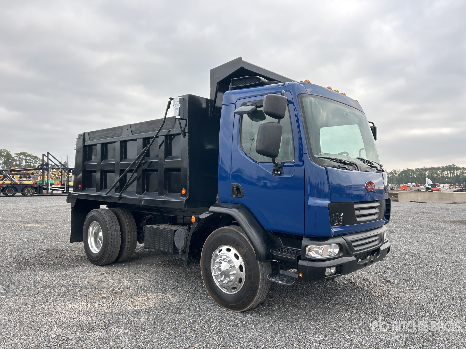 General Appearance with Bild, Ecke vorne rechts