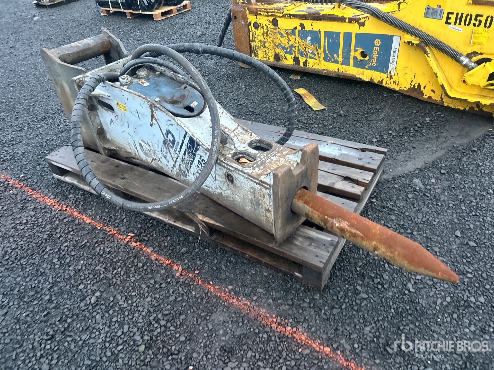 General Appearance with Bild, Ecke vorne rechts