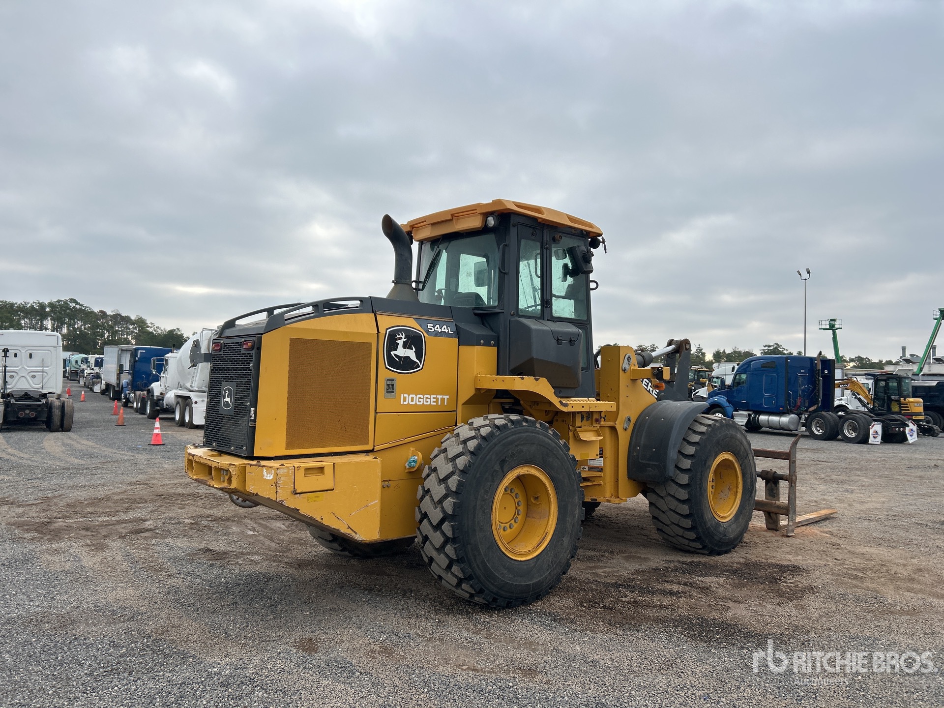 General Appearance with Imagen: esquina trasera derecha