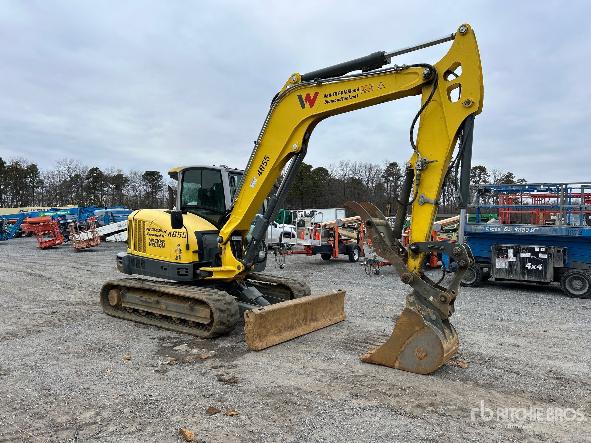 General Appearance with Picture, Right Front Corner