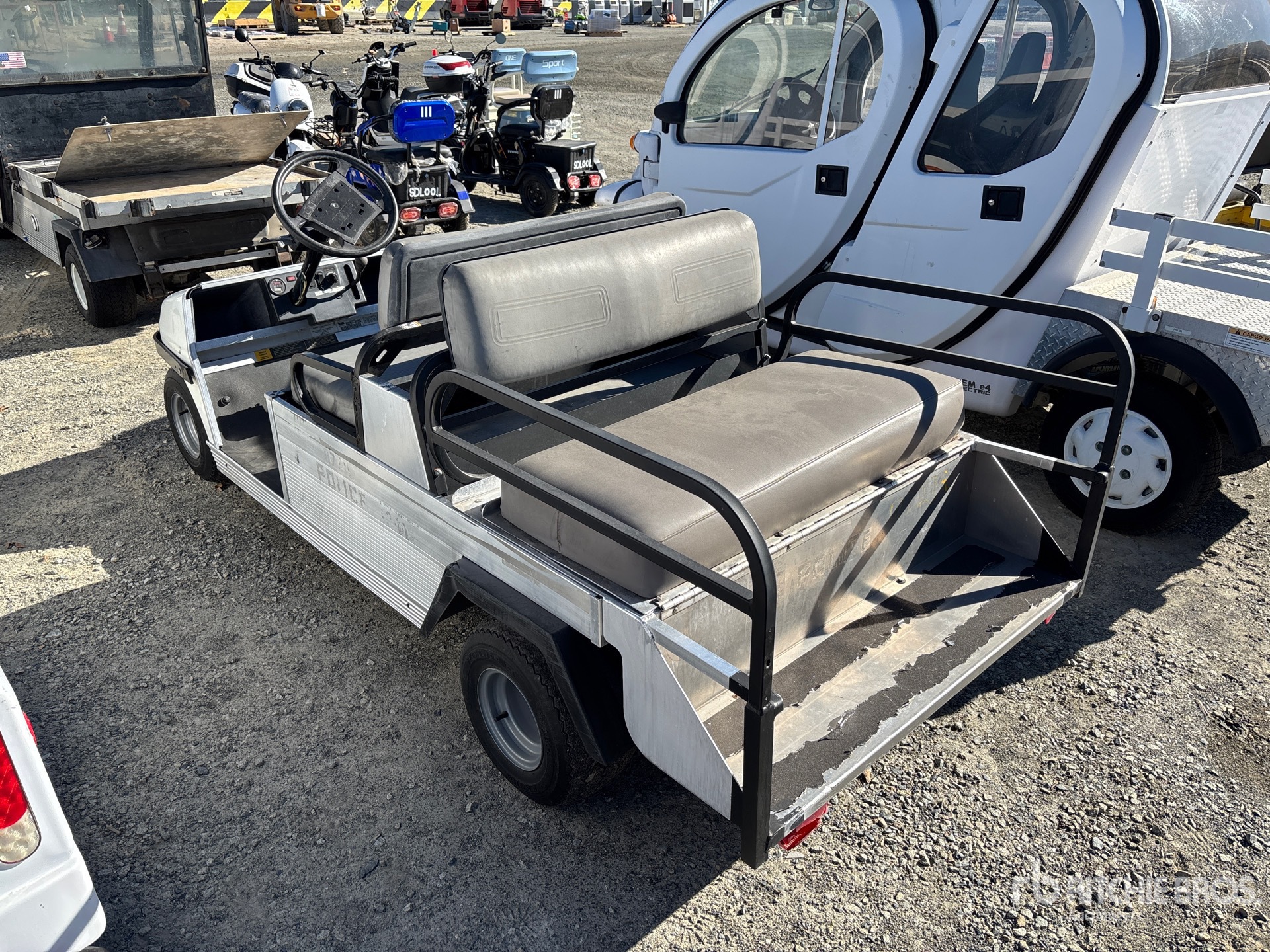 General Appearance with Bild, Ecke hinten links