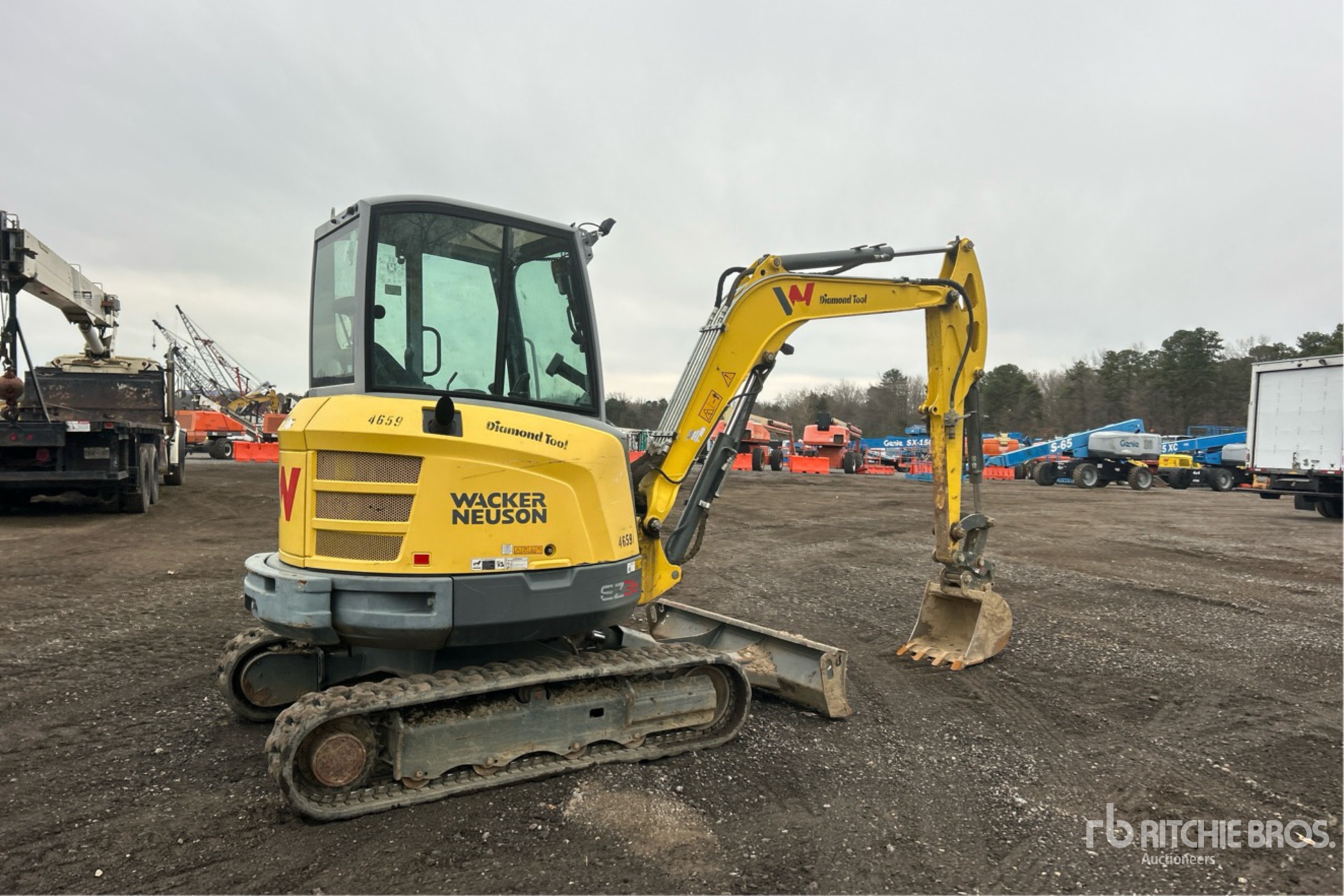 Aspect général with Image, coin arrière droit