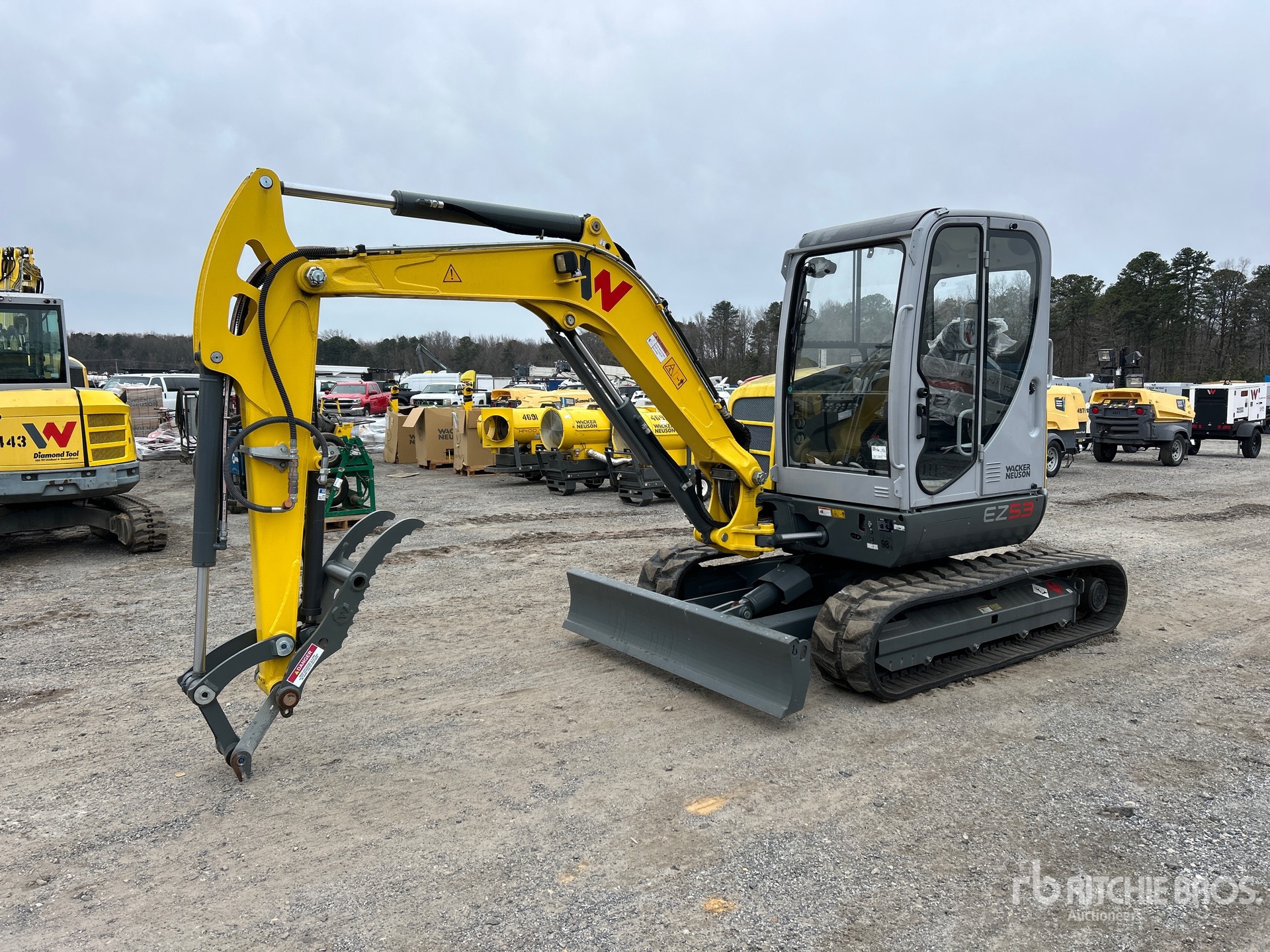 General Appearance with Picture, Left Front Corner