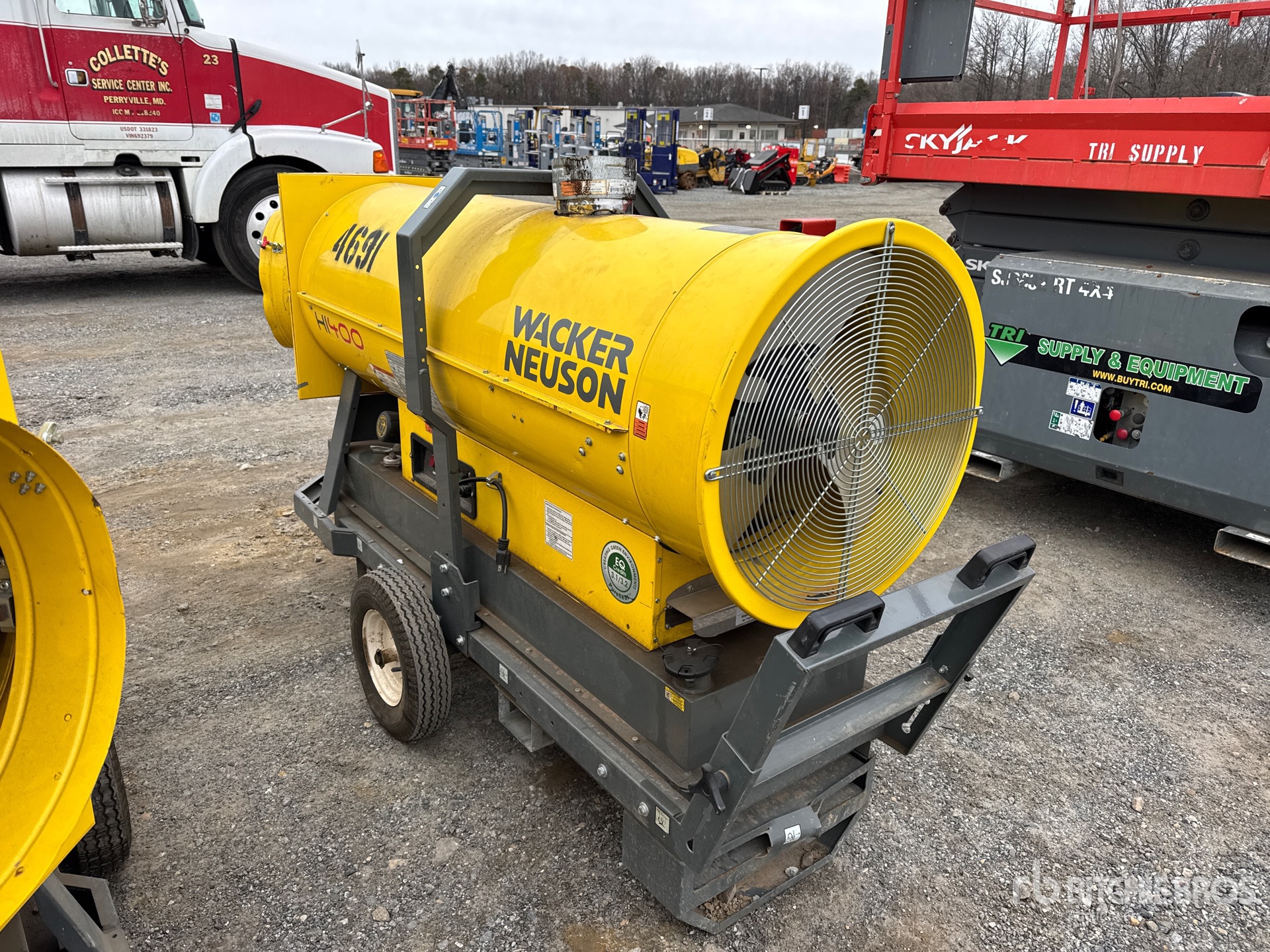 General Appearance with Picture, Right Front Corner