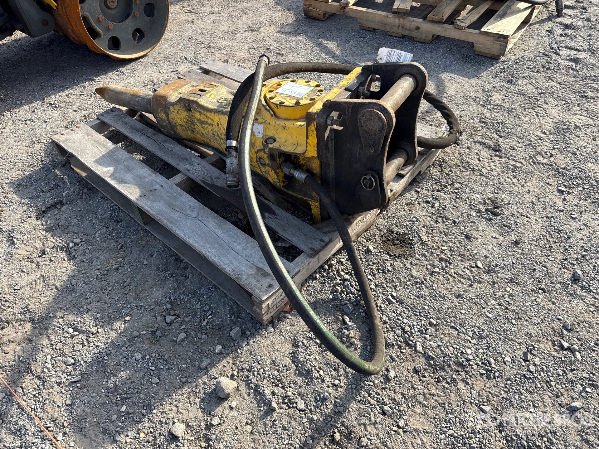 General Appearance with Foto, angolo posteriore sinistro