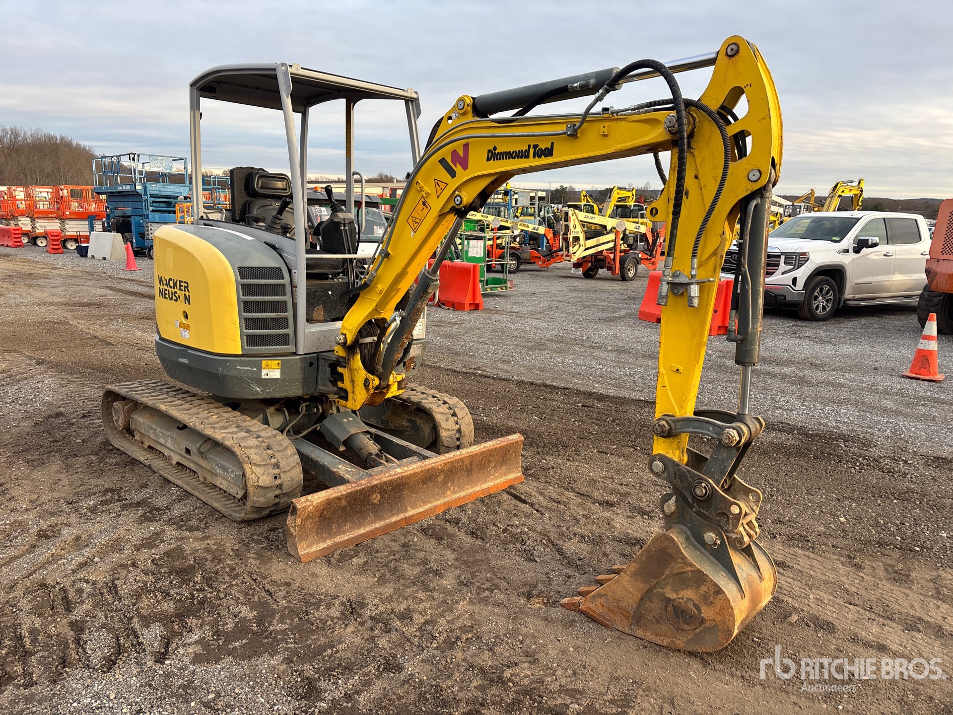 General Appearance with Picture, Right Front Corner