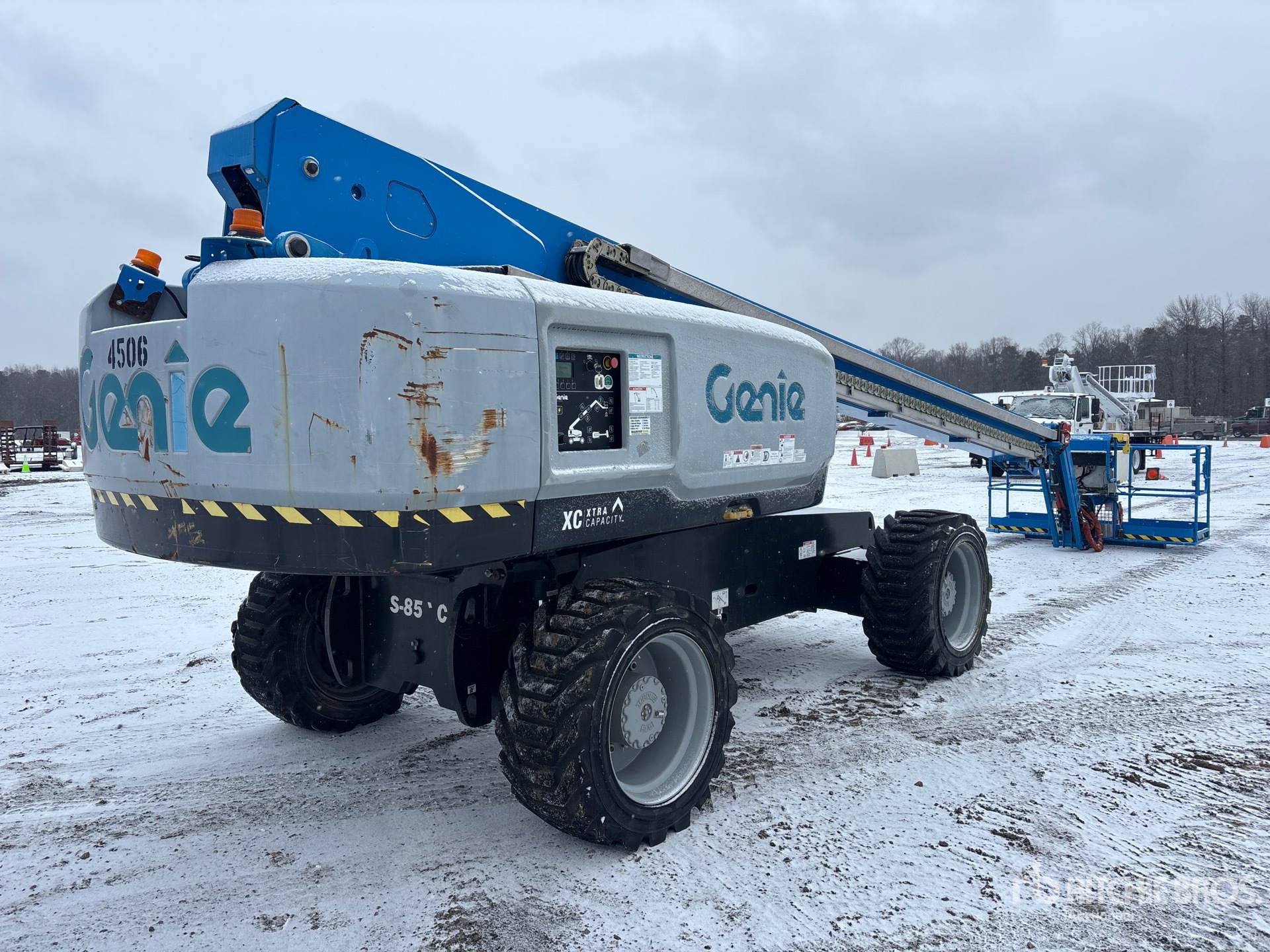 Aspect général with Image, coin arrière droit