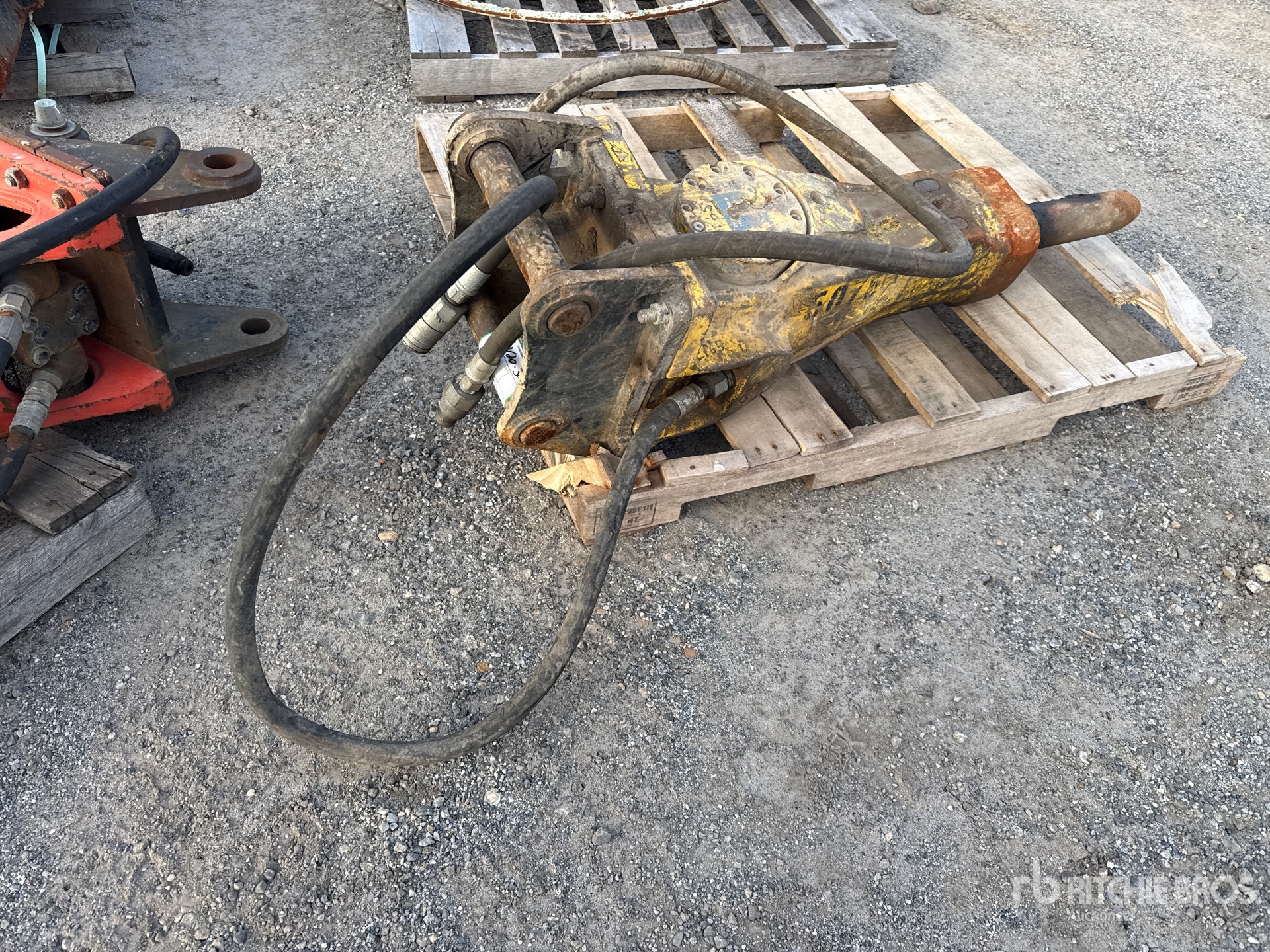 General Appearance with Foto, angolo anteriore sinistro