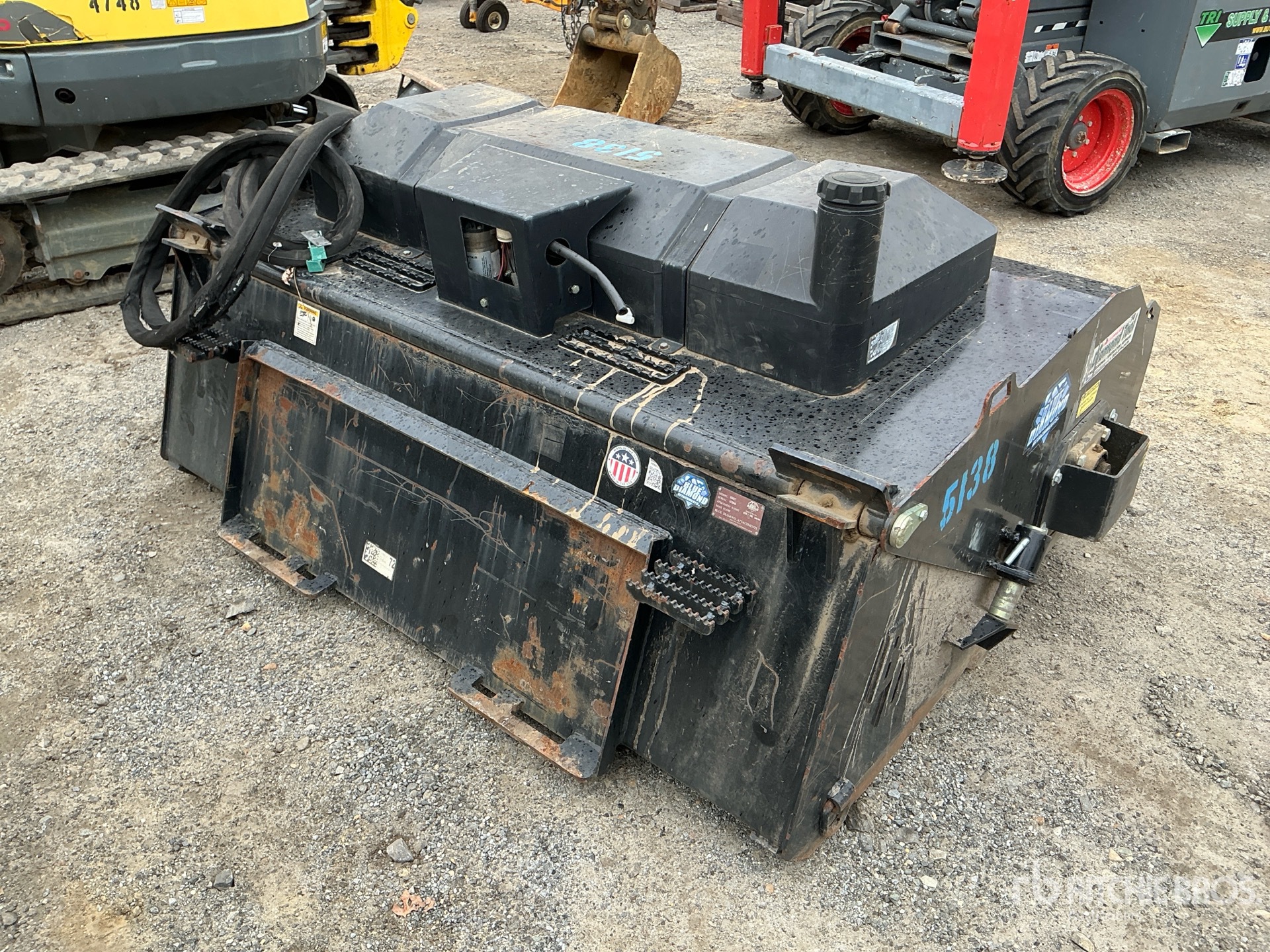 General Appearance with Picture, Right Rear Corner