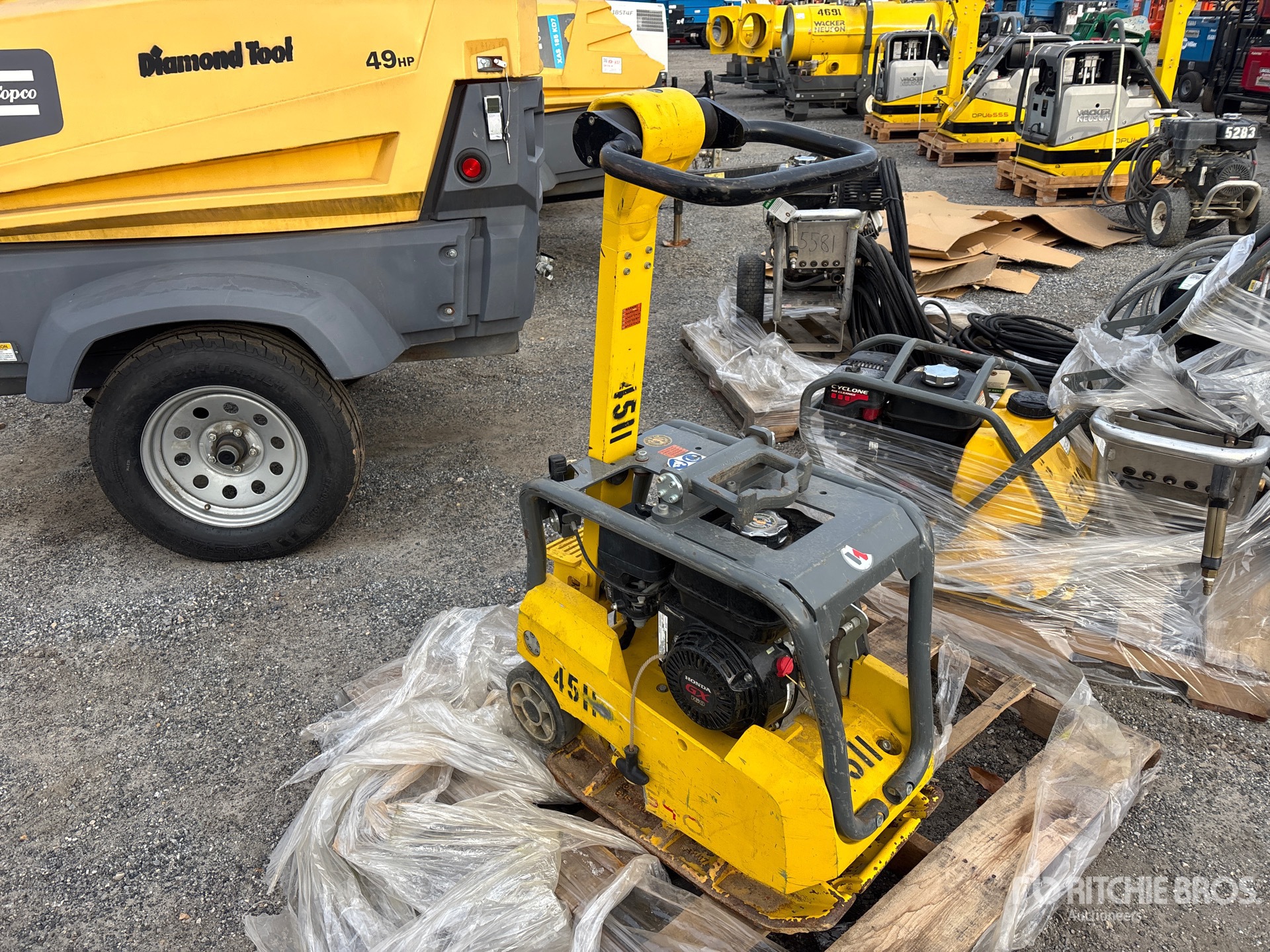 General Appearance with Picture, Right Front Corner