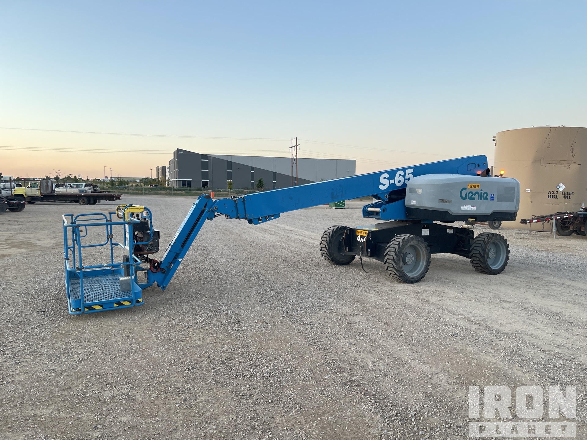 General Appearance - Boom Lift* with Picture, Left Front Corner