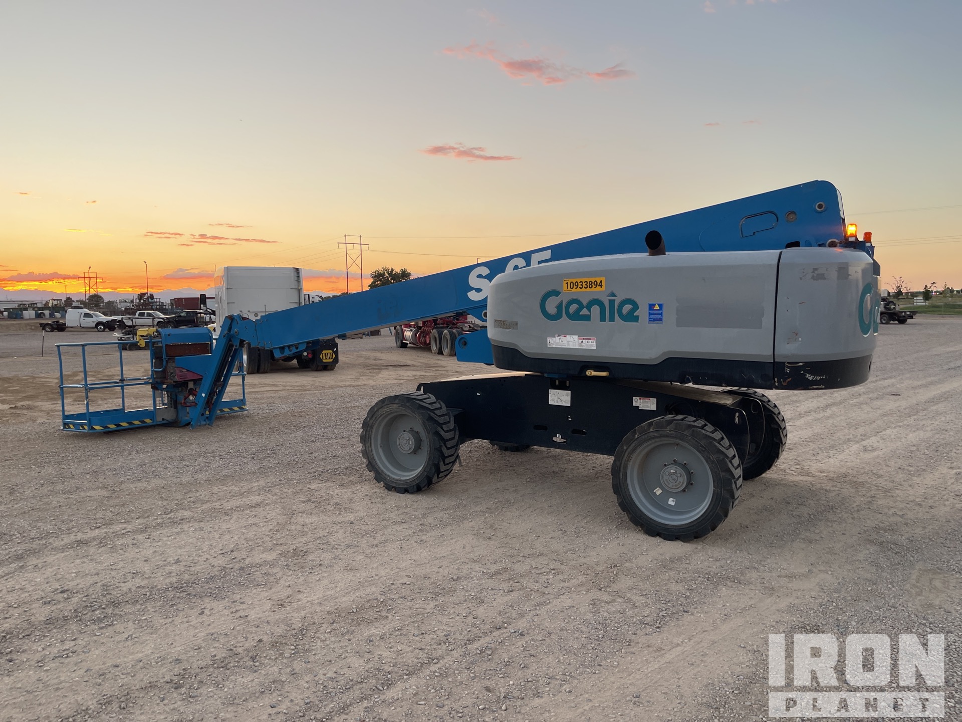 General Appearance - Boom Lift* with Picture, Left Rear Corner