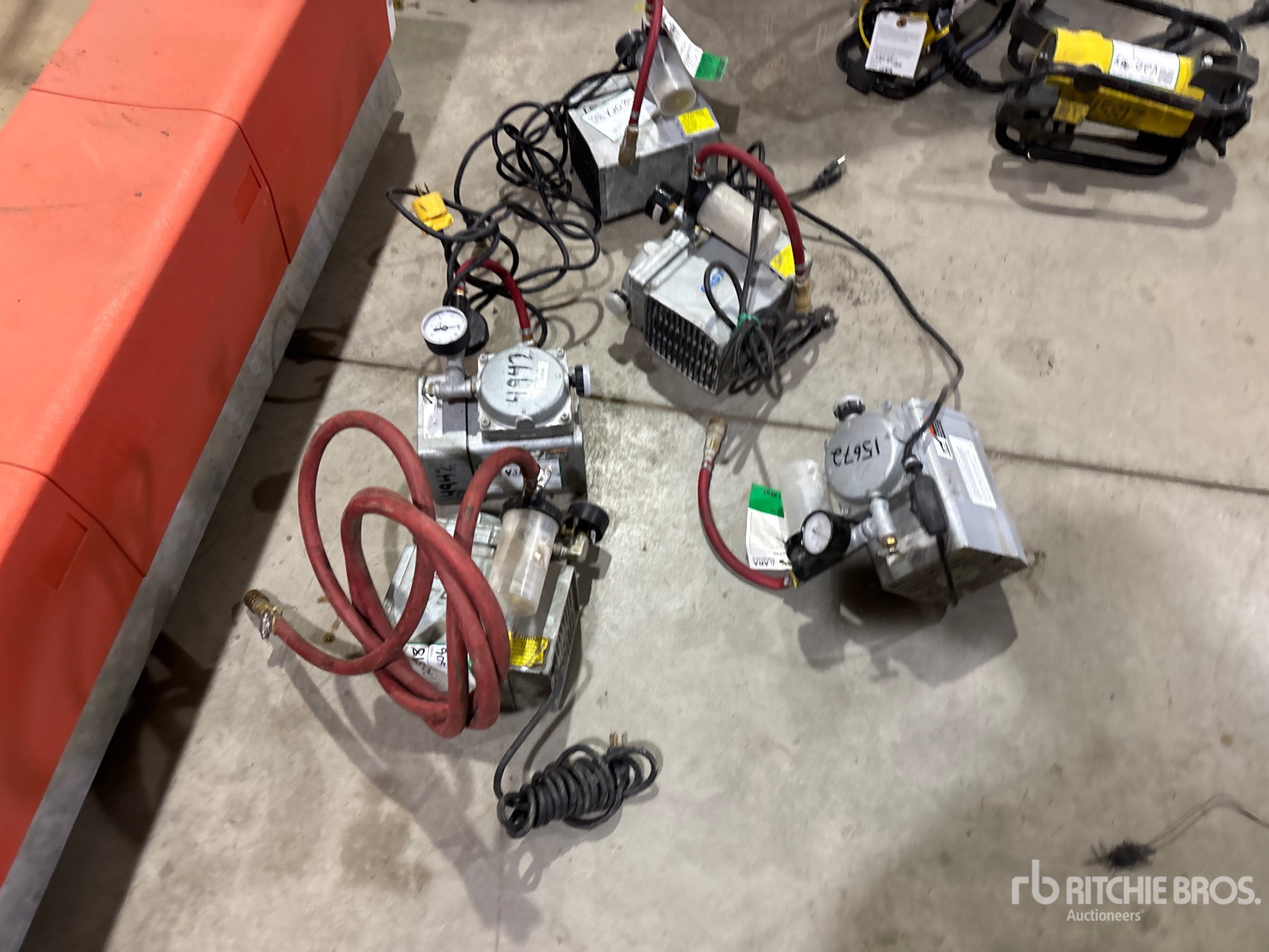 Aspect général with Image, coin avant droit