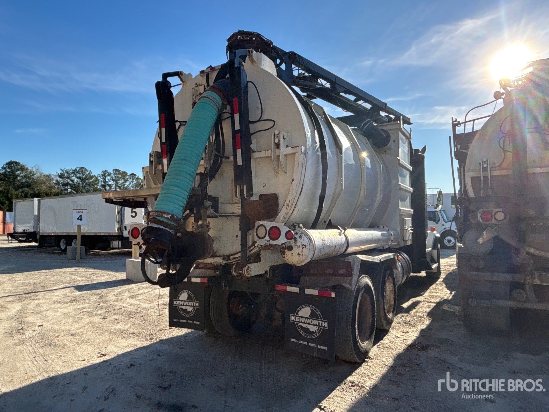 General Appearance with Foto, angolo anteriore sinistro