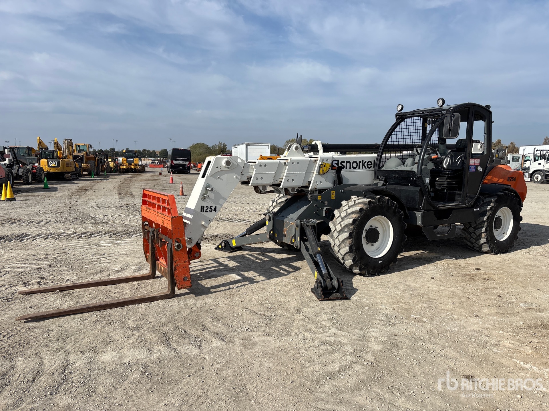 General Appearance with Foto, angolo anteriore sinistro