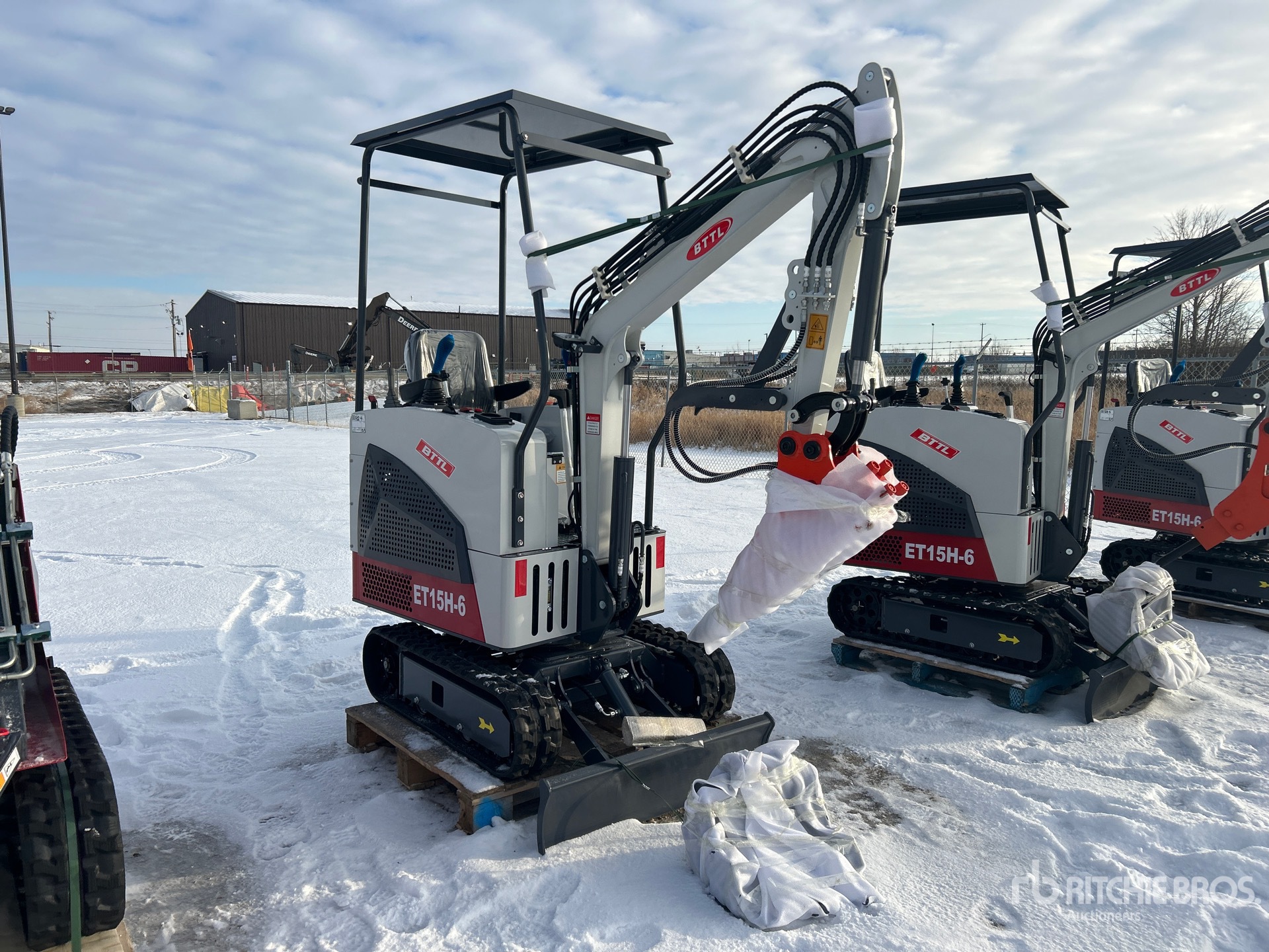 General Appearance with Picture, Right Front Corner