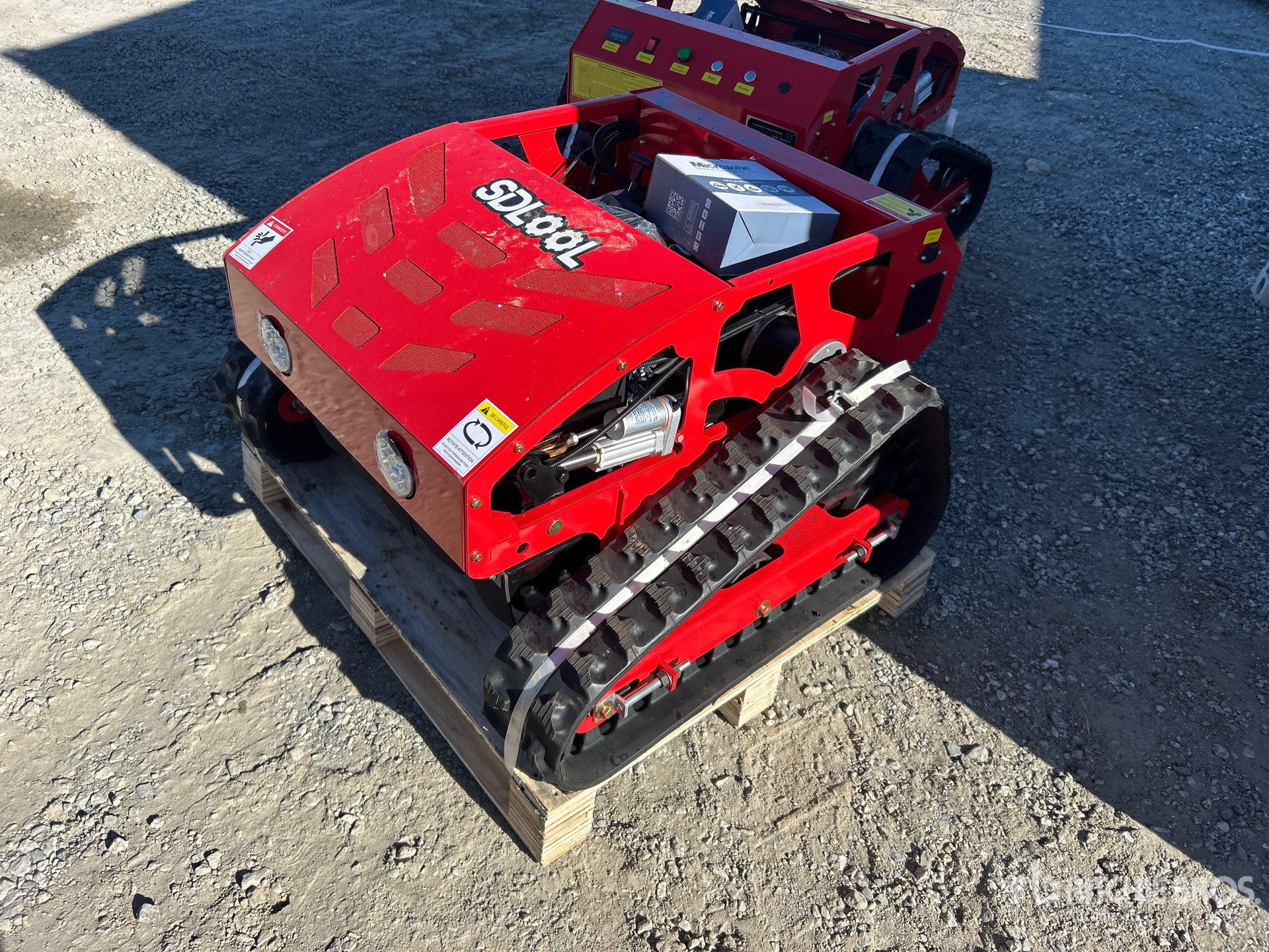 General Appearance with Picture, Left Front Corner