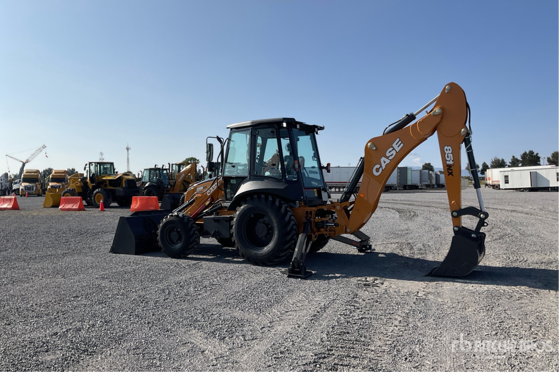 General Appearance with Foto, angolo posteriore sinistro