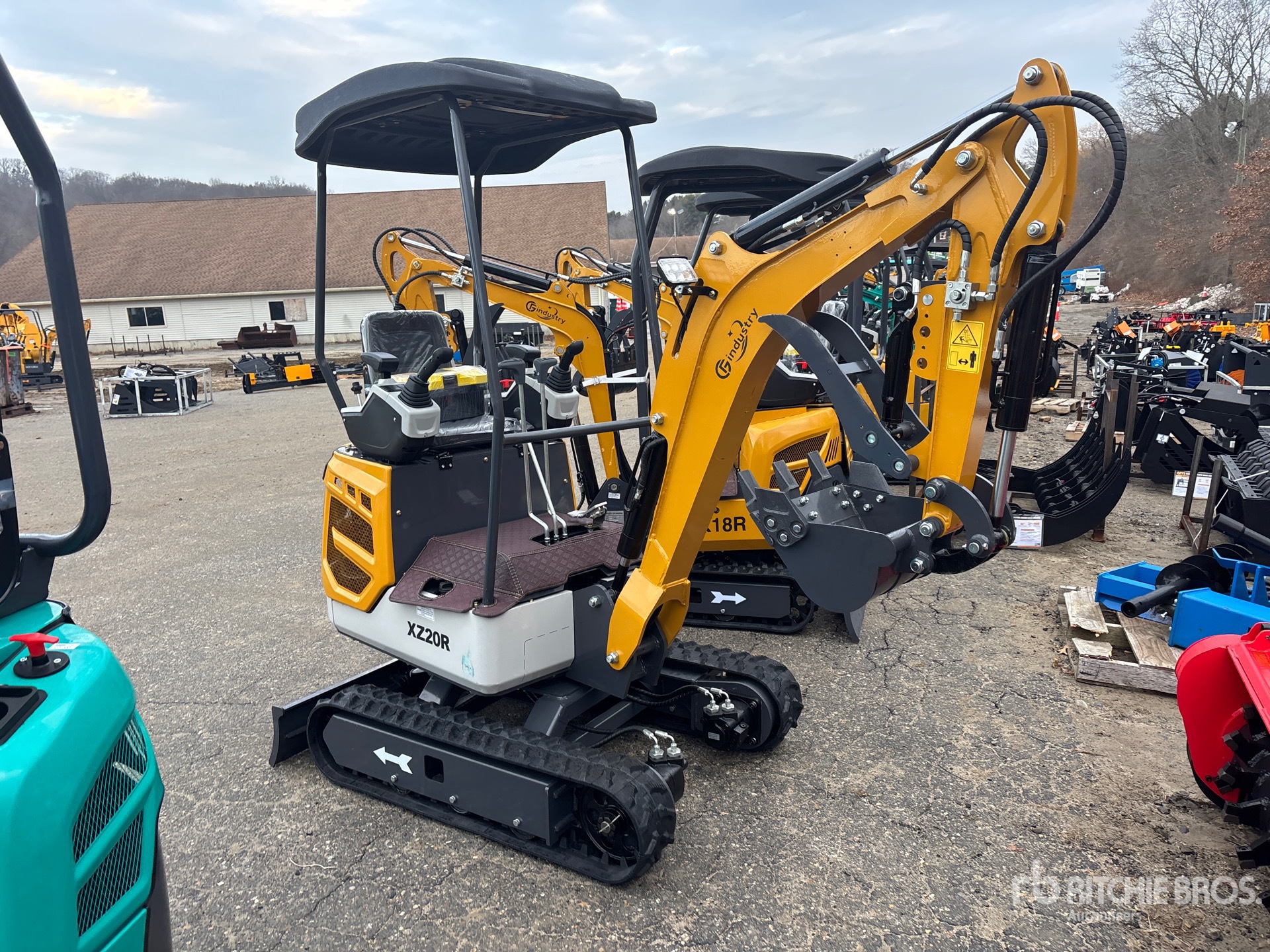 General Appearance with Picture, Right Front Corner