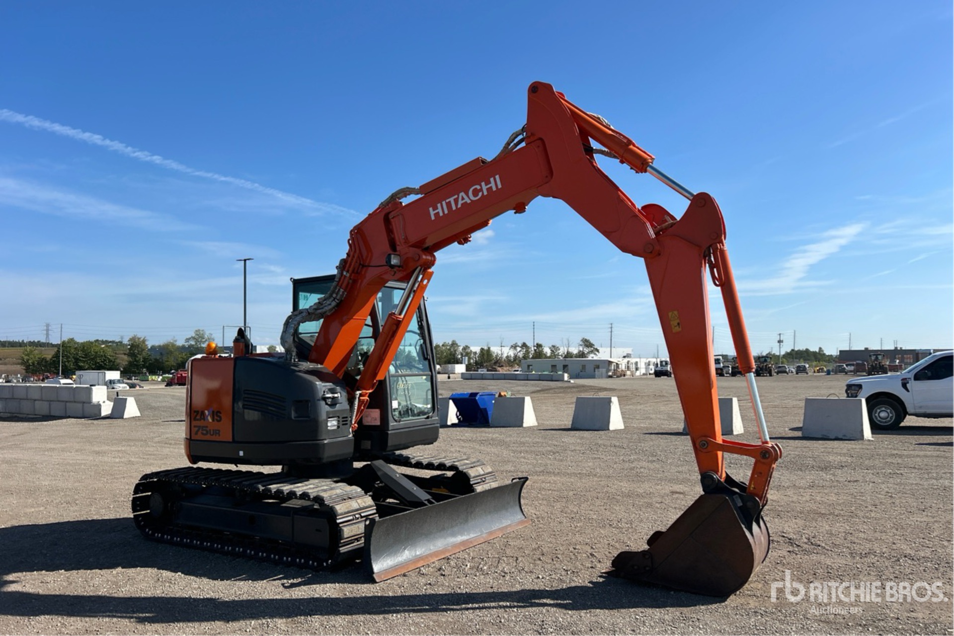 2017 Hitachi ZX75UR-5B