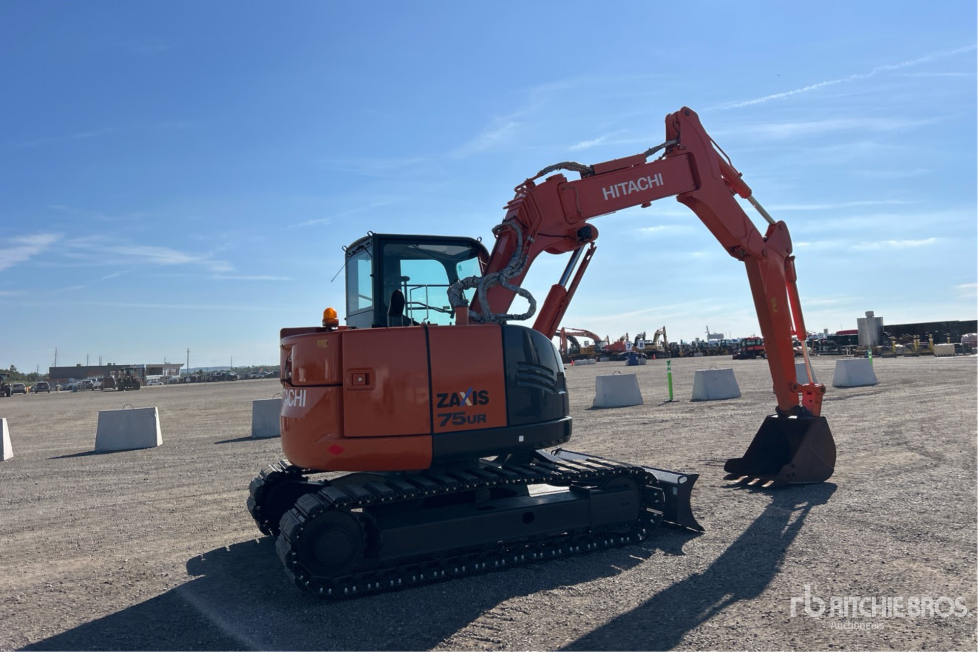 2017 Hitachi ZX75UR-5B