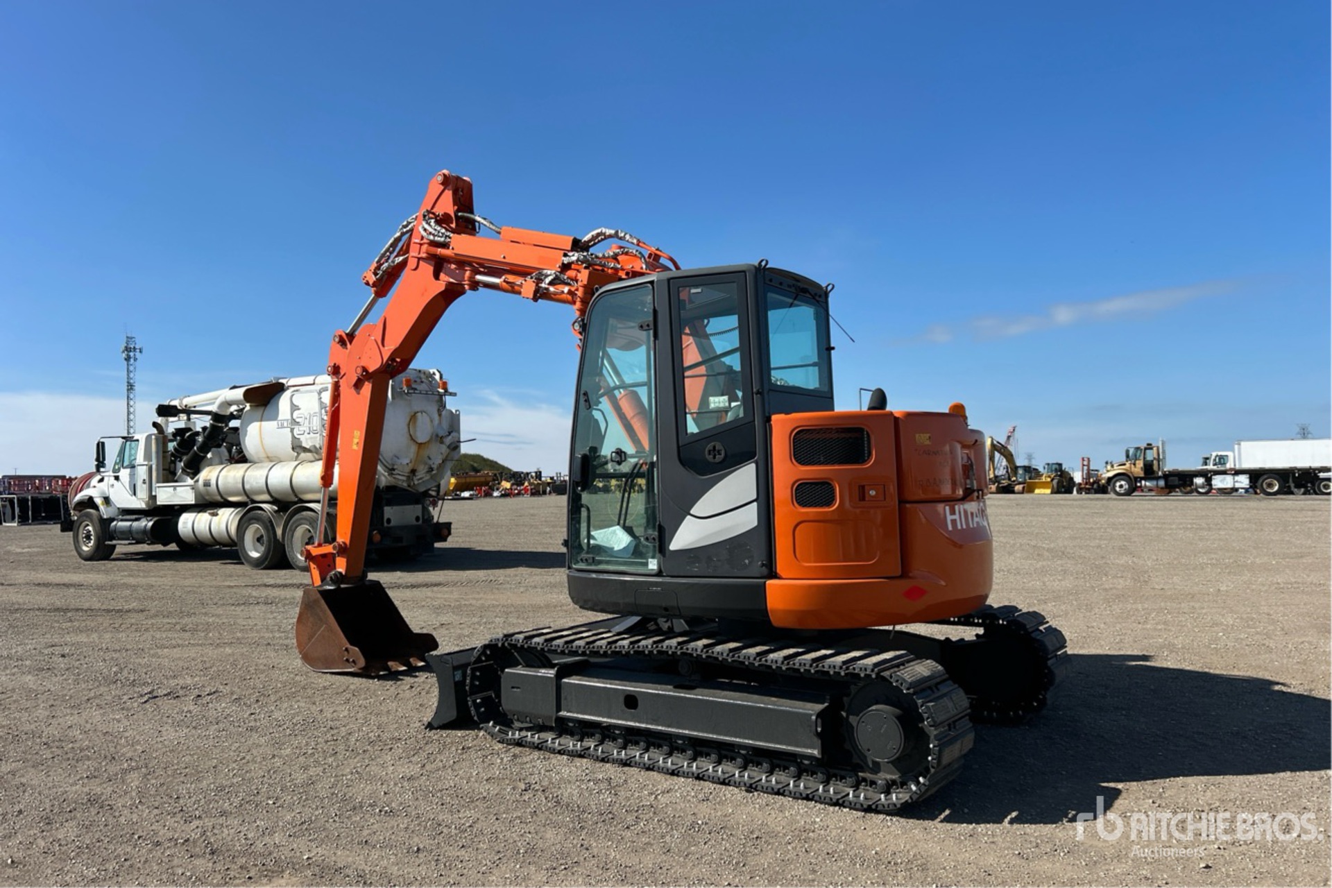 2017 Hitachi ZX75UR-5B