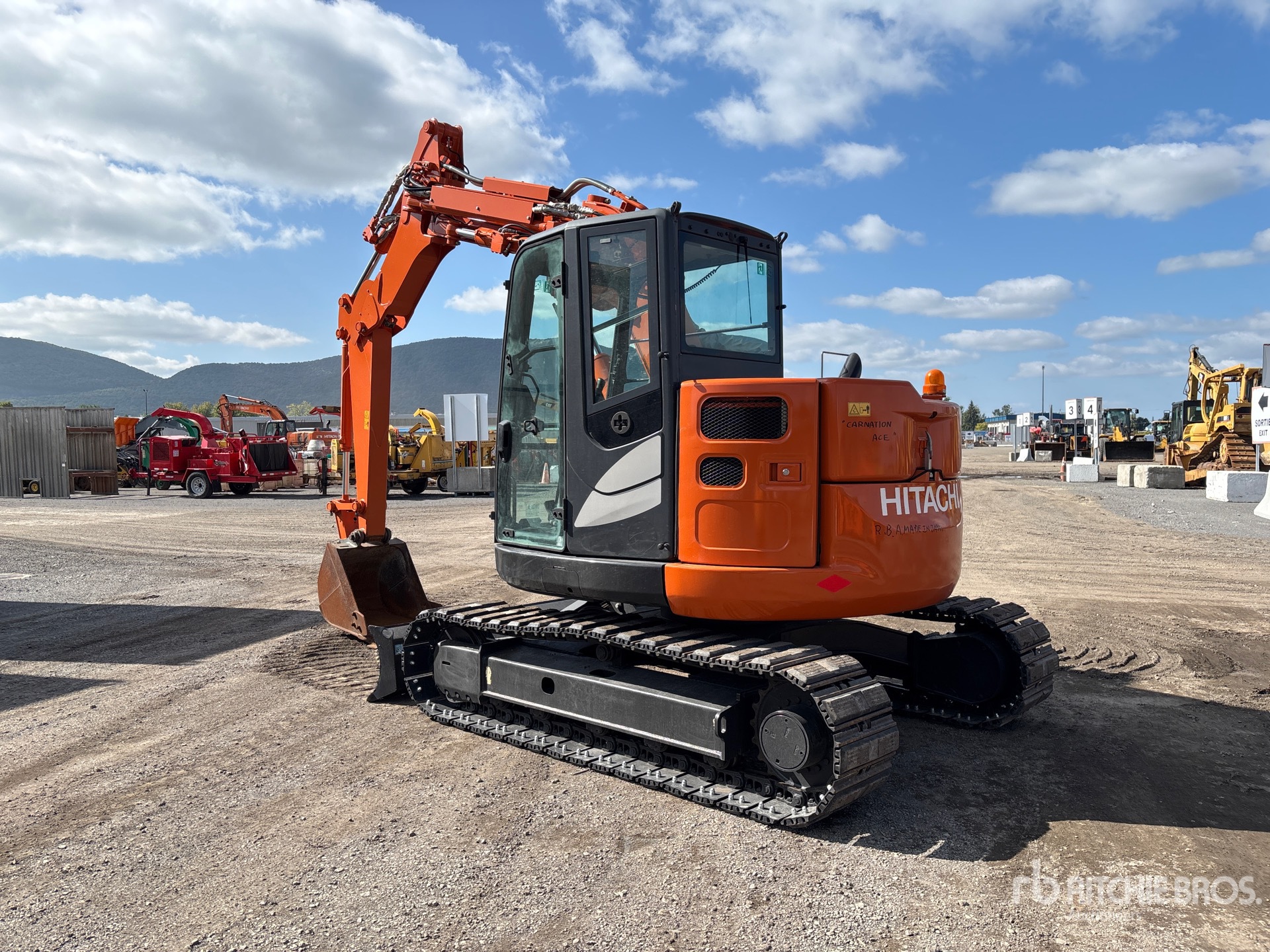 2017 Hitachi ZX75UR-5B