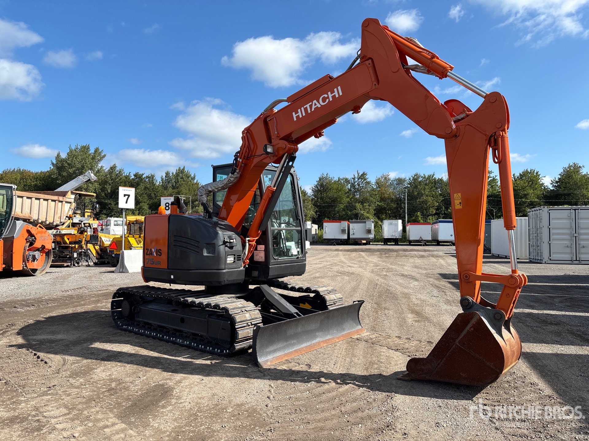 2017 Hitachi ZX75UR-5B