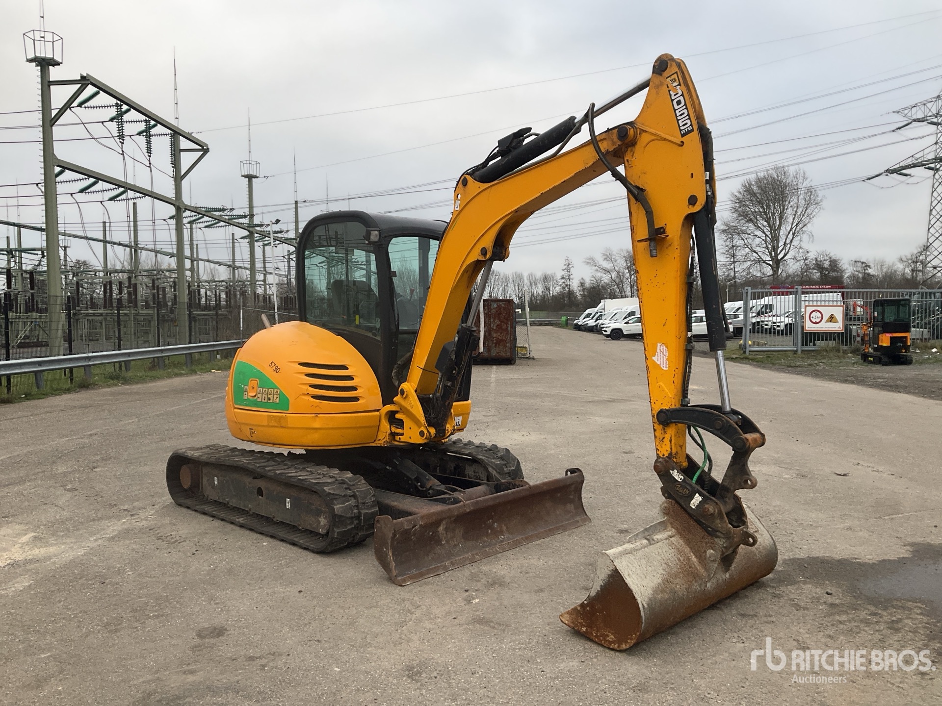 General Appearance with Picture, Right Front Corner