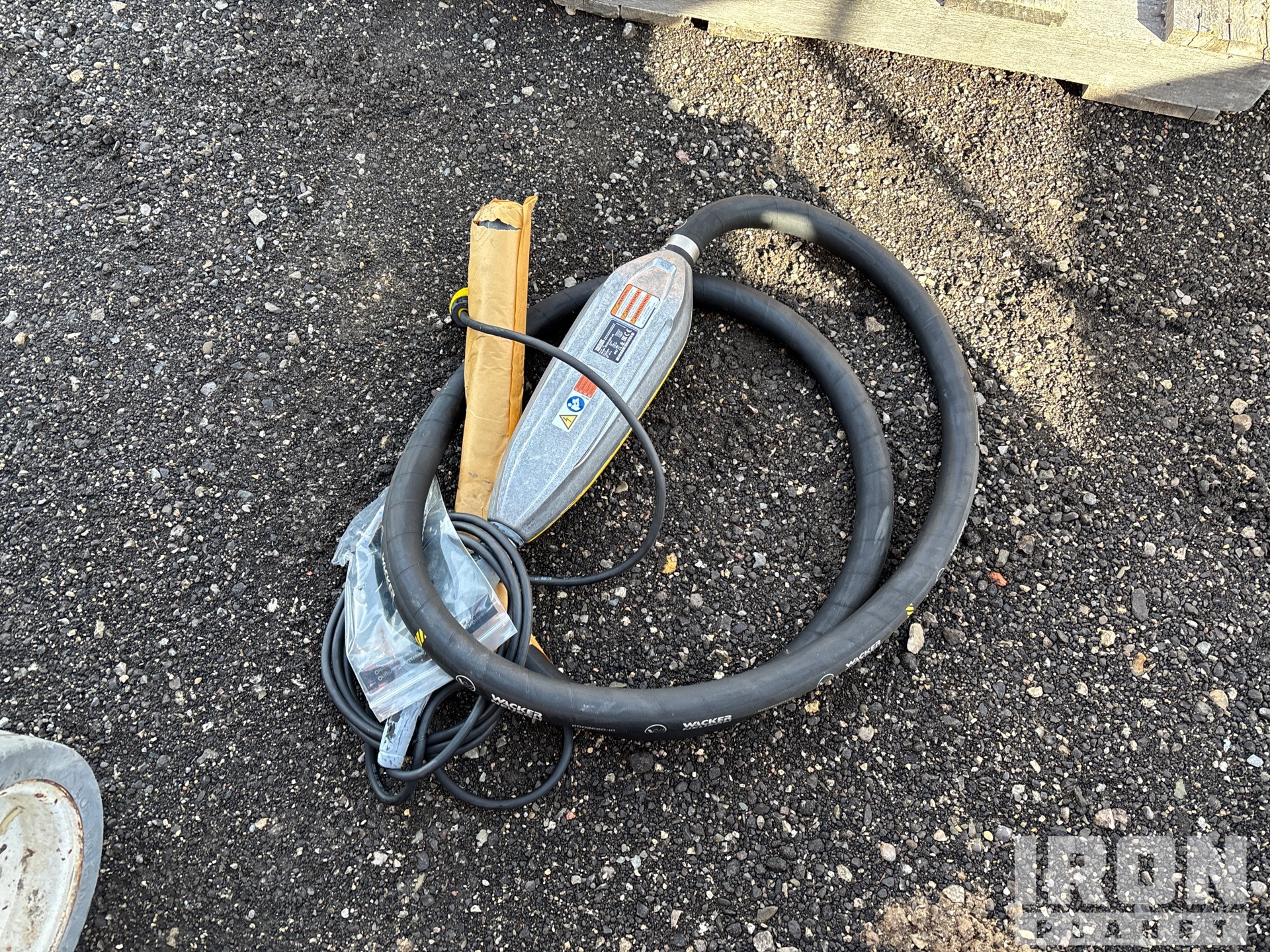 General Appearance with Foto, angolo posteriore sinistro