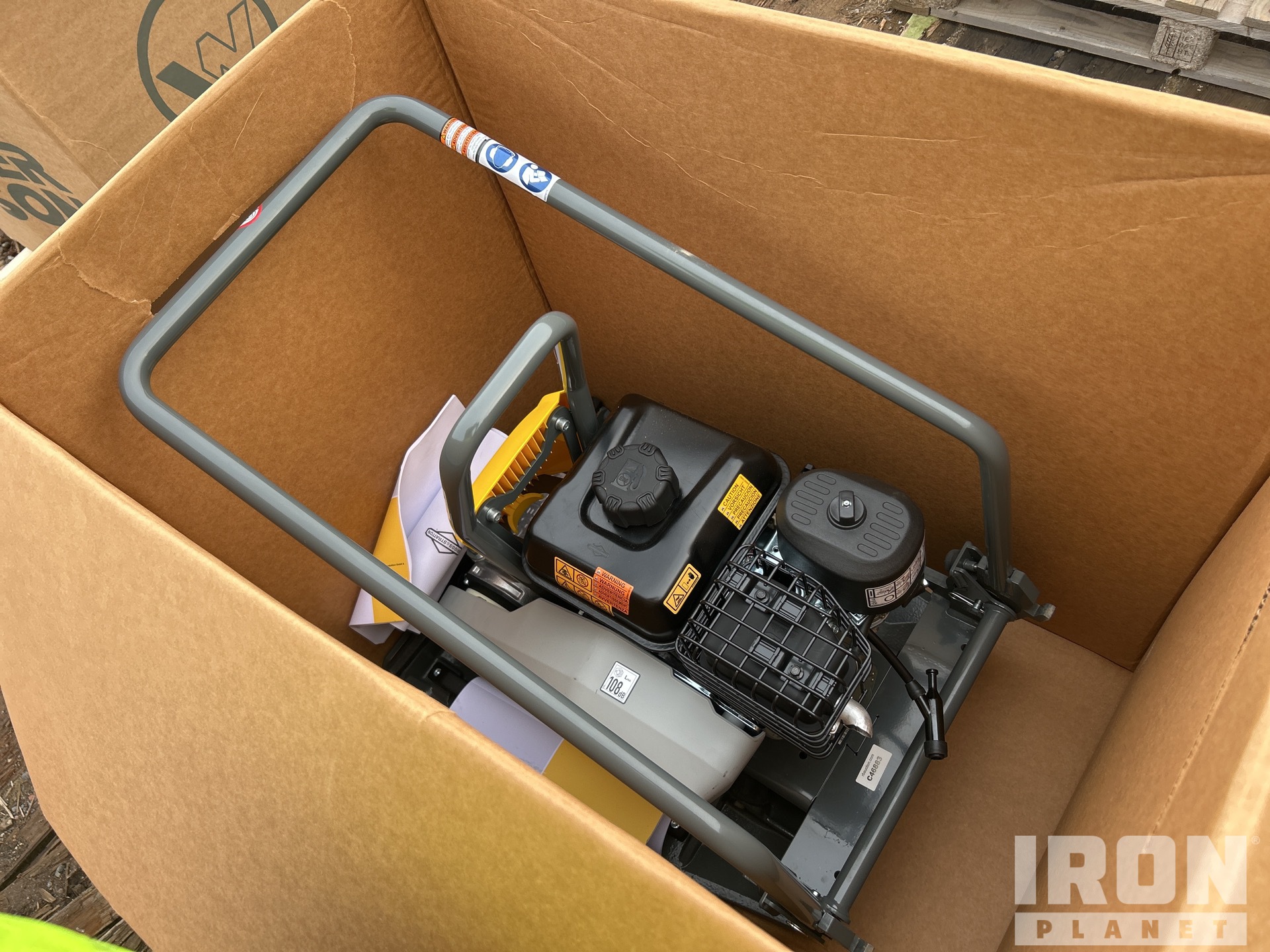 General Appearance with Picture, Right Front Corner