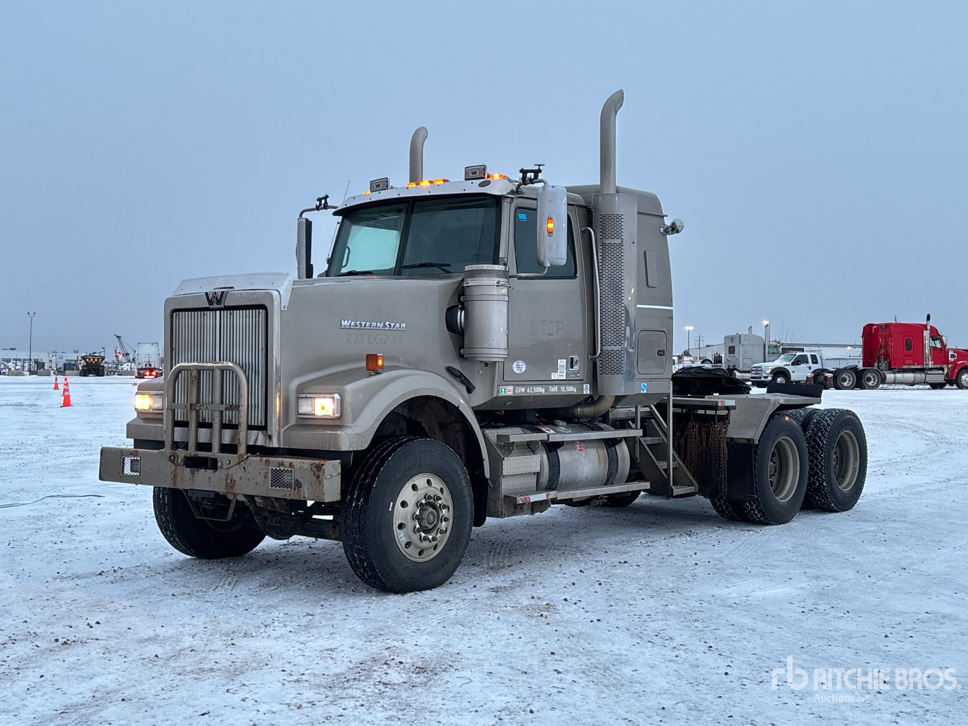 General Appearance with Foto, angolo anteriore sinistro