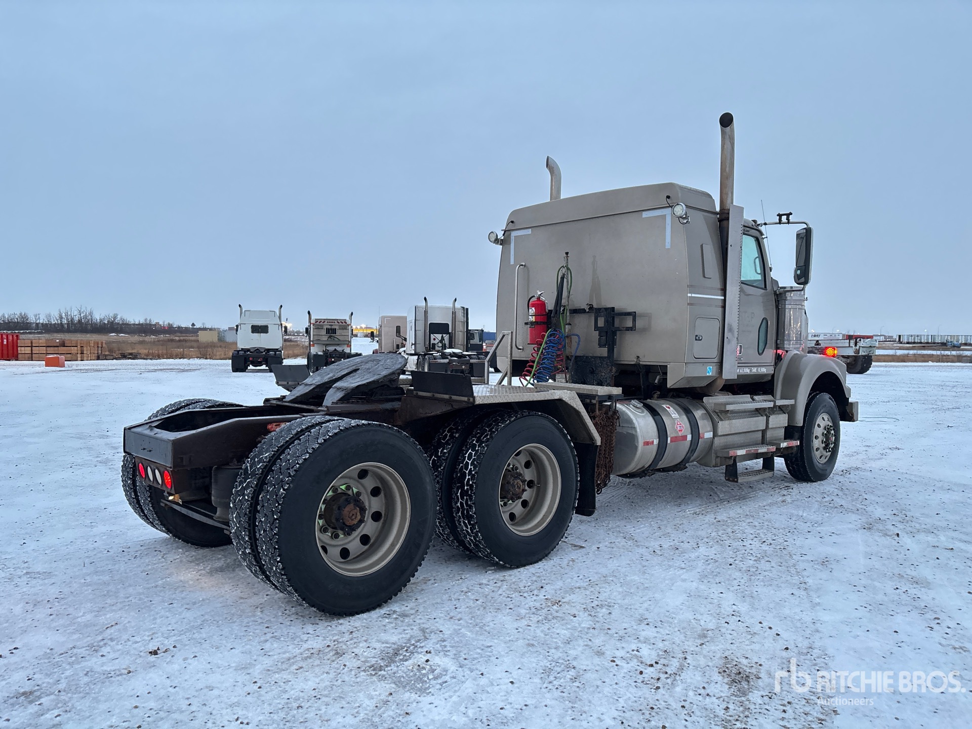 General Appearance with Foto, angolo anteriore sinistro