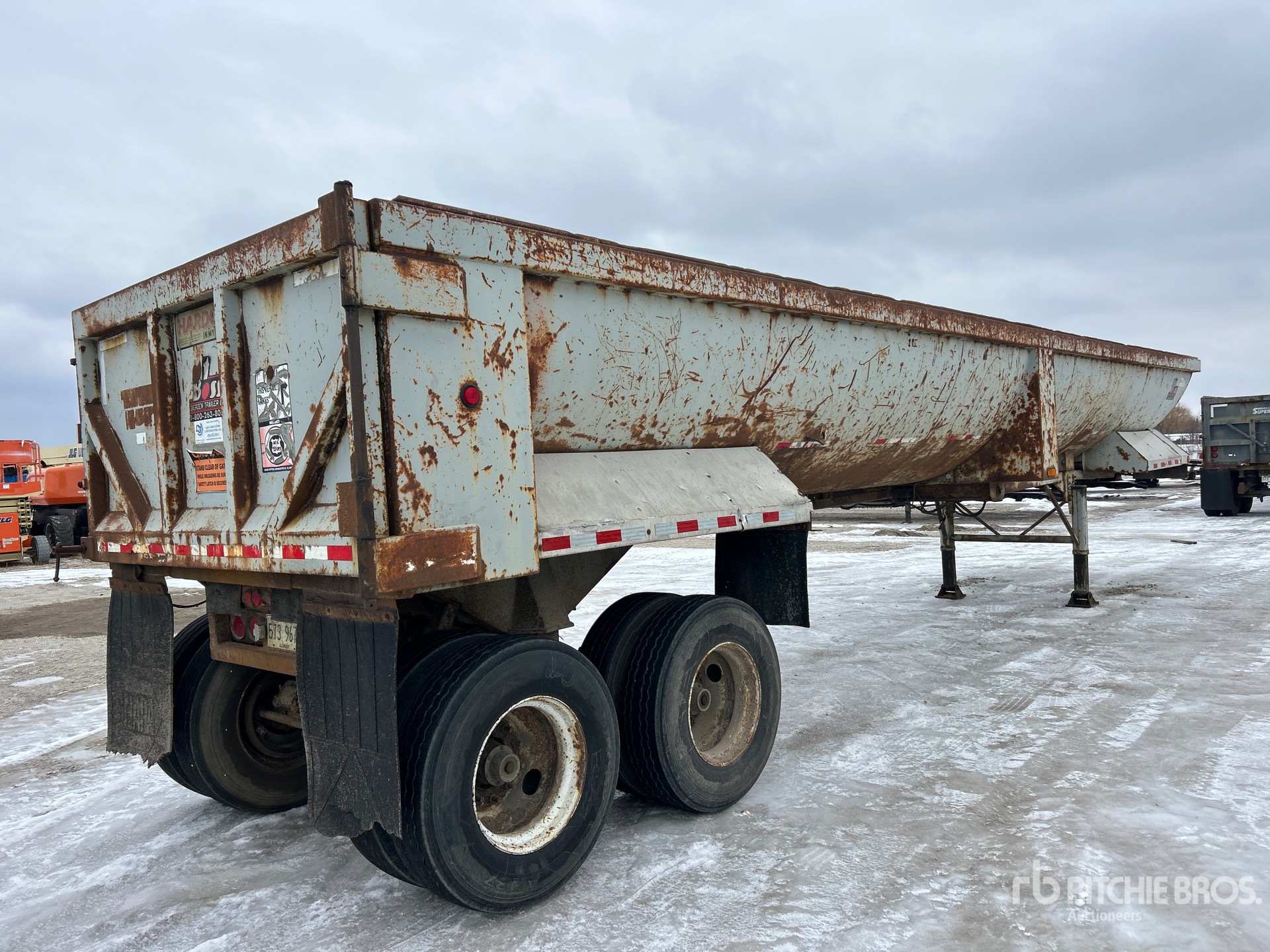 Aspect général with Image, coin arrière droit