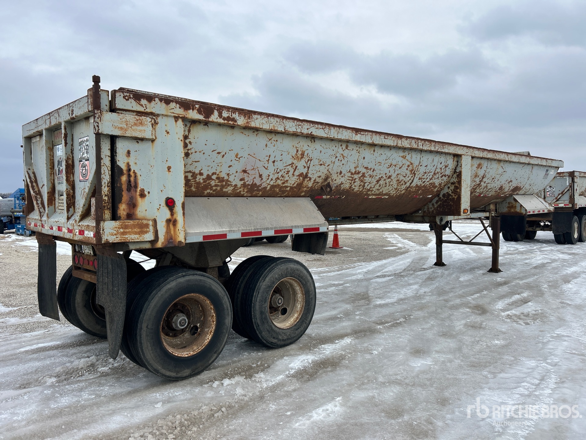 Aspect général with Image, coin arrière droit