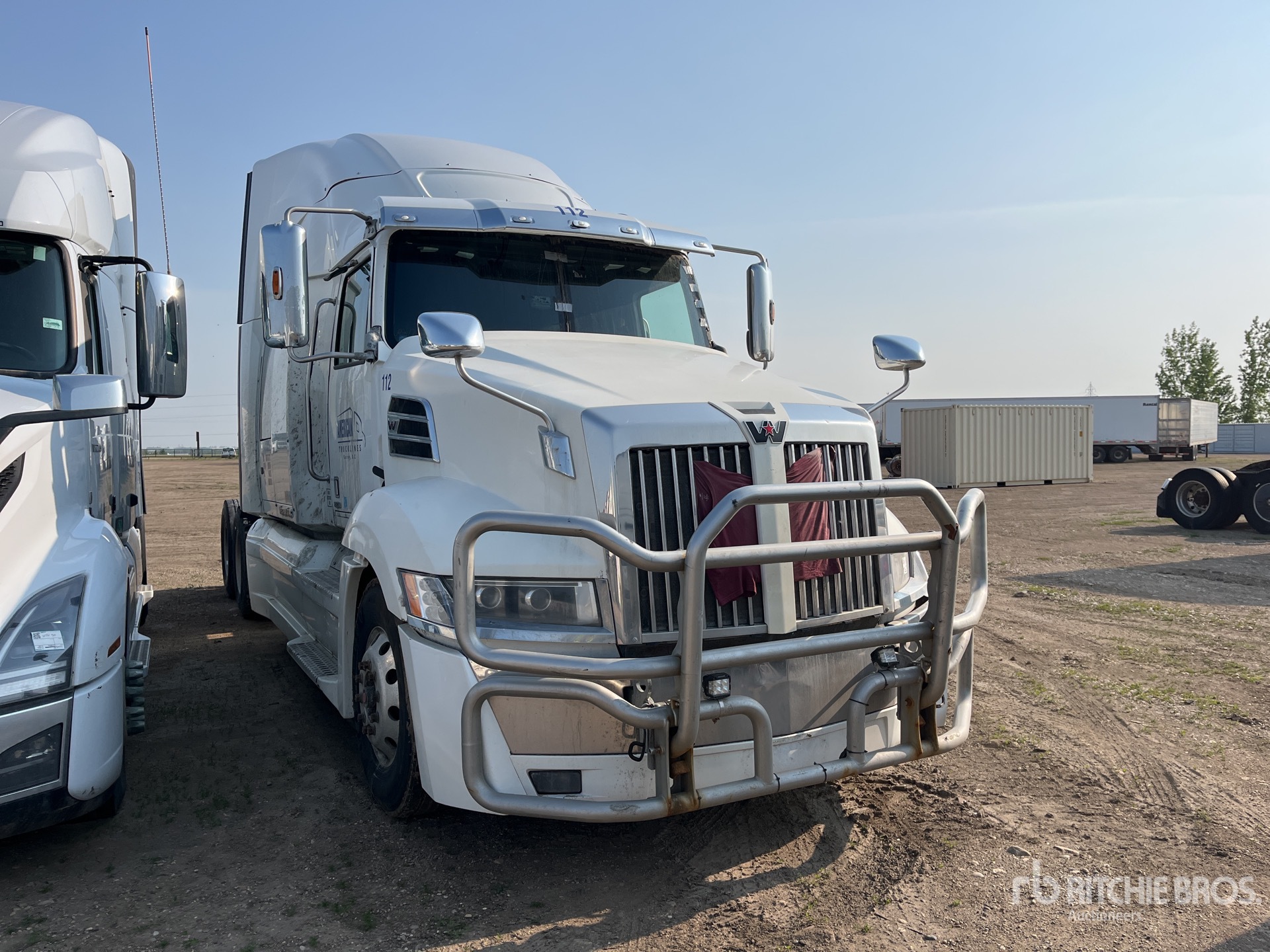 Aspect général with Image, coin avant droit