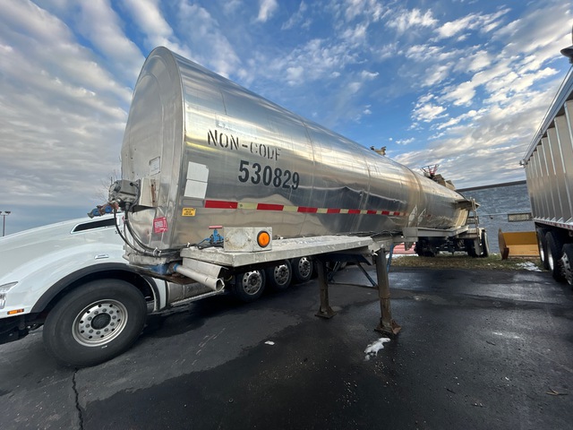 1978 Heil 5000 gal T/A Tanker Trailer (Inoperable)