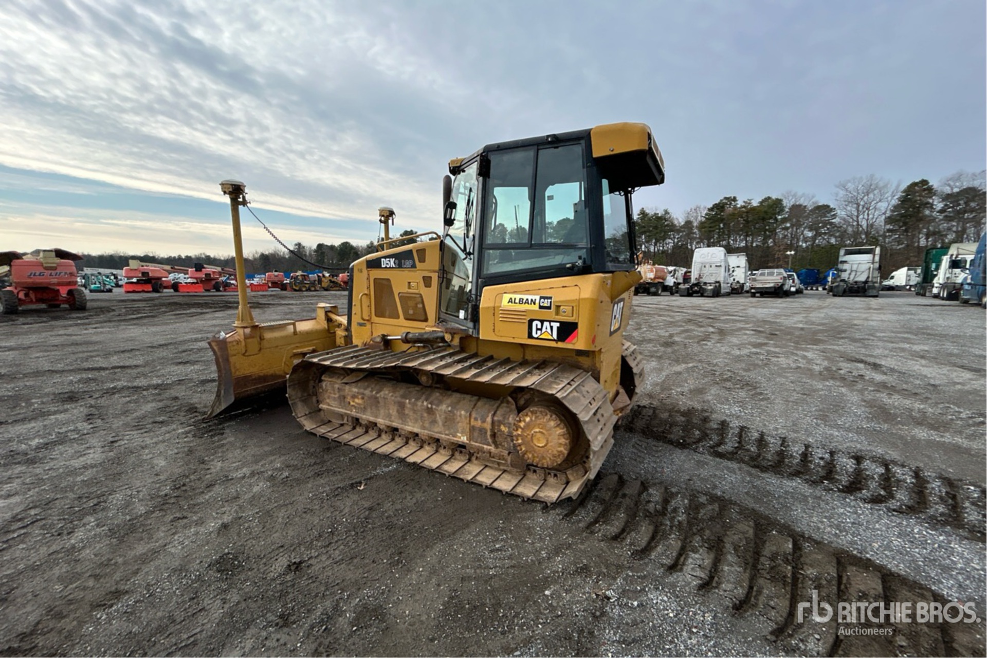 General Appearance with Foto, angolo posteriore sinistro