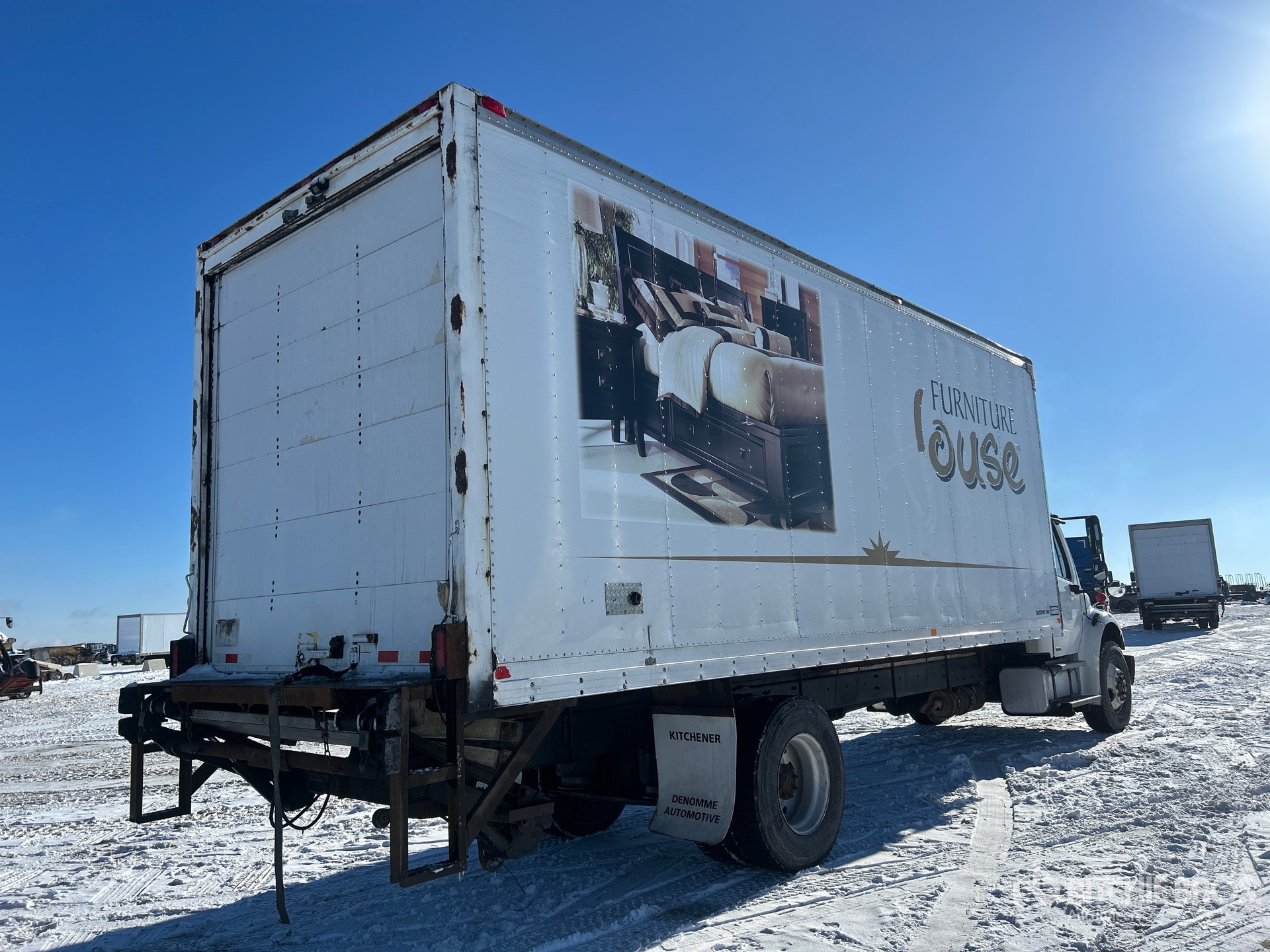 General Appearance with Bild, Ecke hinten rechts