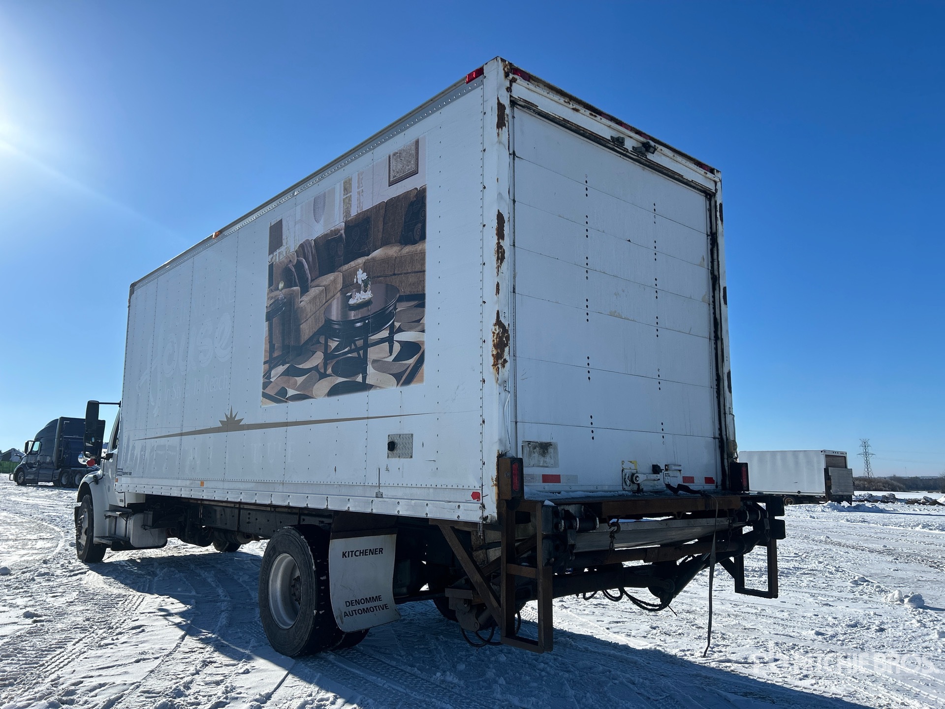 General Appearance with Bild, Ecke hinten links